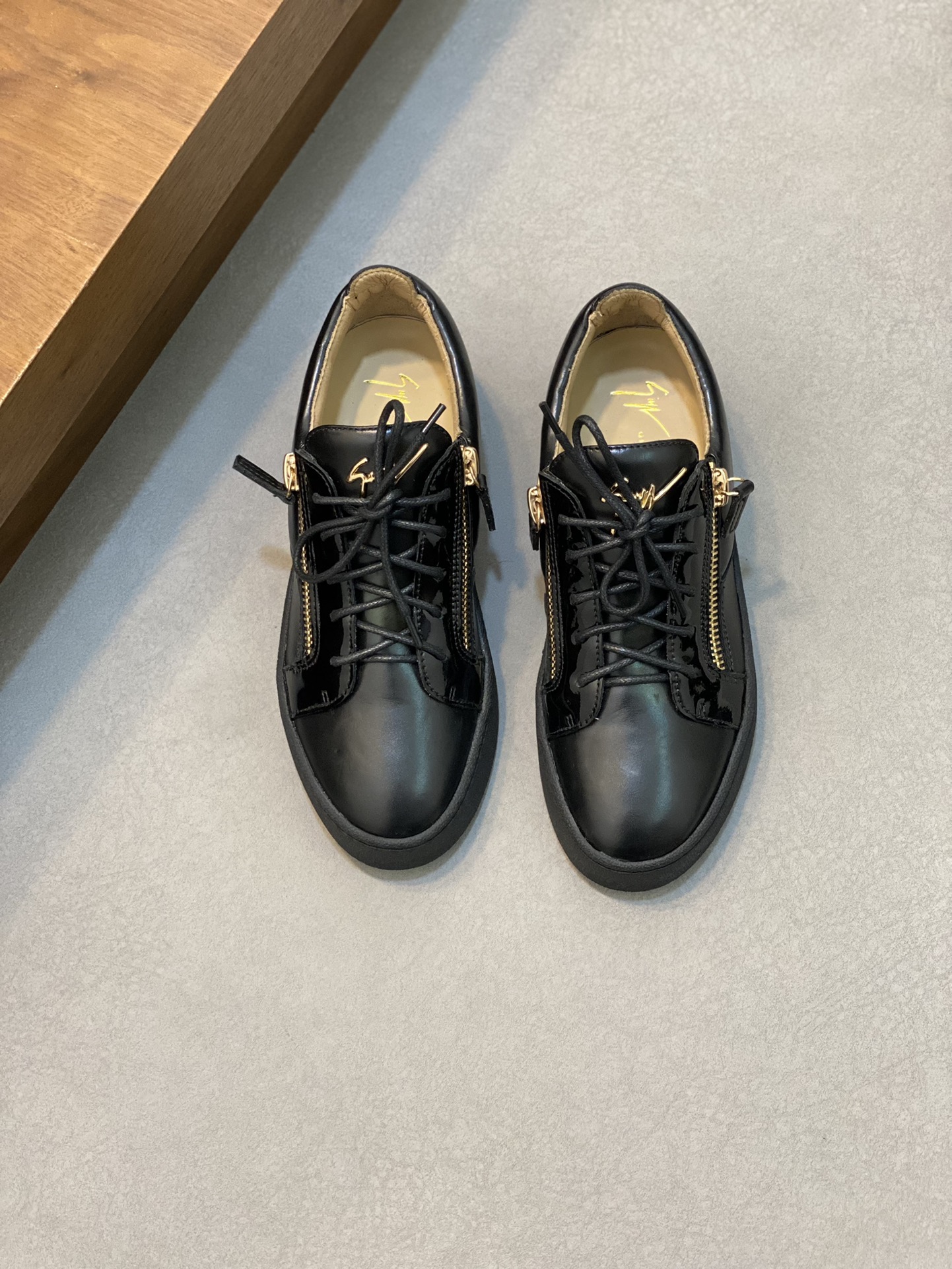 GZ Hombres Talon Print Eagle Claw SneakersEl estilo 'Talon' de los hombres ha sido rediseñado con 'B