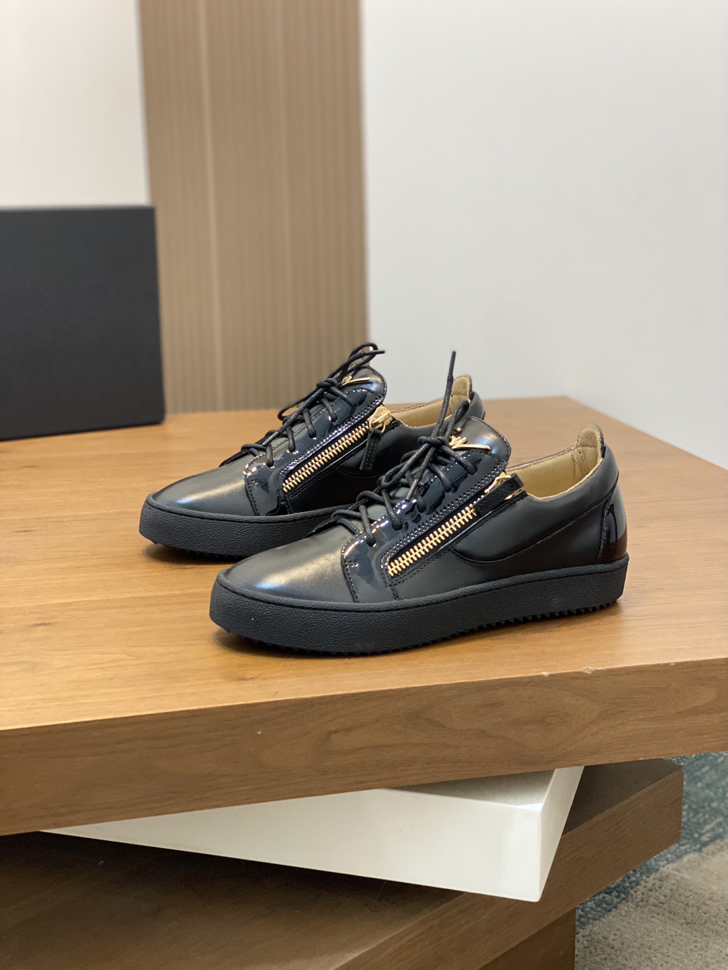 GZ Hombres Talon Print Eagle Claw SneakersEl estilo 'Talon' de los hombres ha sido rediseñado con 'B