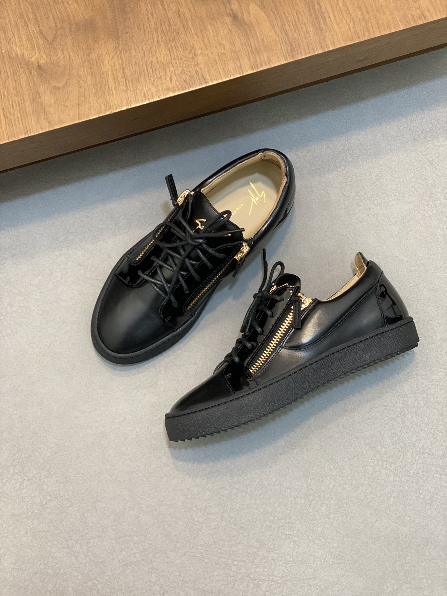 GZ Hombres Talon Print Eagle Claw SneakersEl estilo 'Talon' de los hombres ha sido rediseñado con 'B