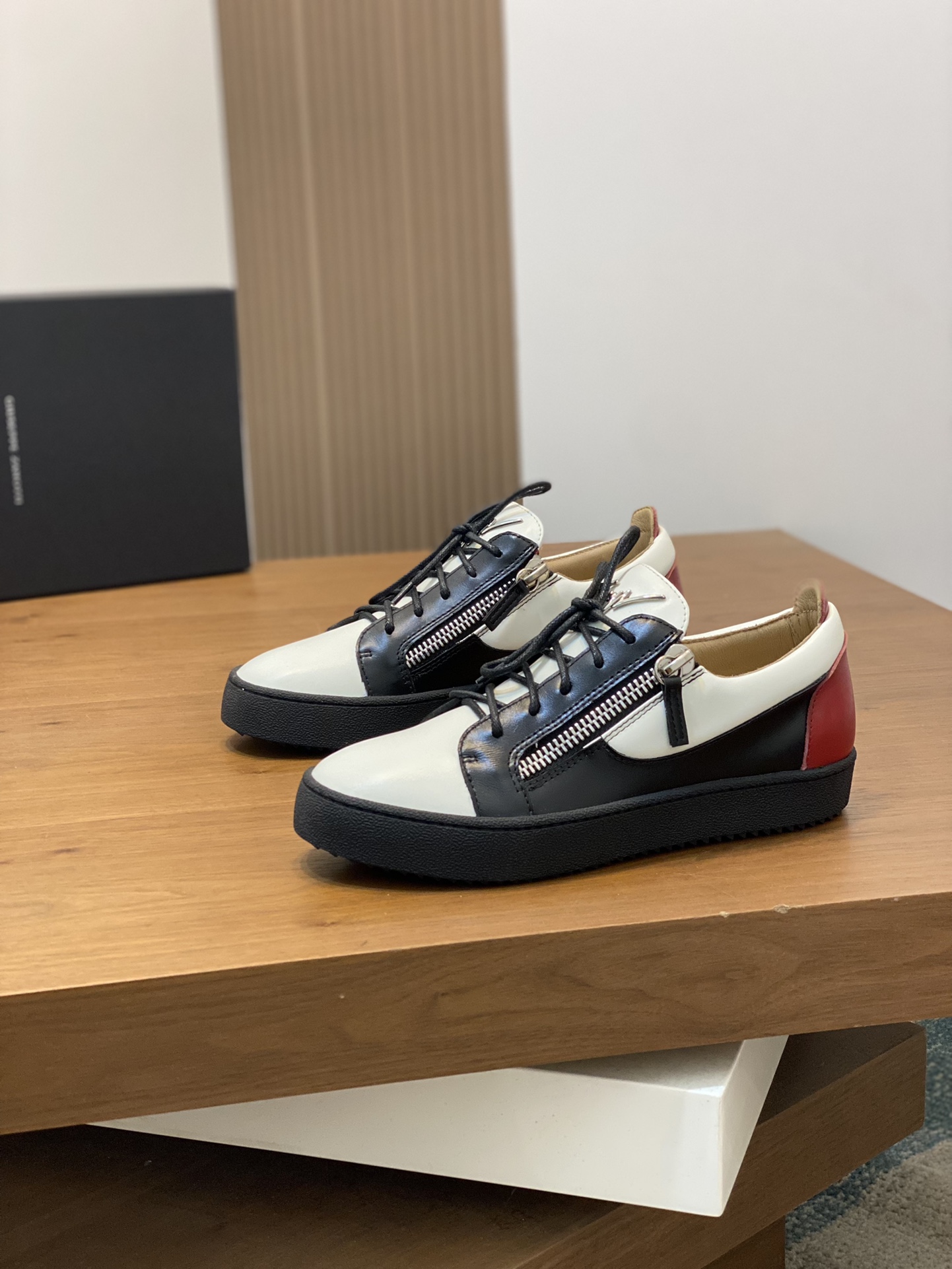 GZ Hombres Talon Print Eagle Claw SneakersEl estilo 'Talon' de los hombres ha sido rediseñado con 'B
