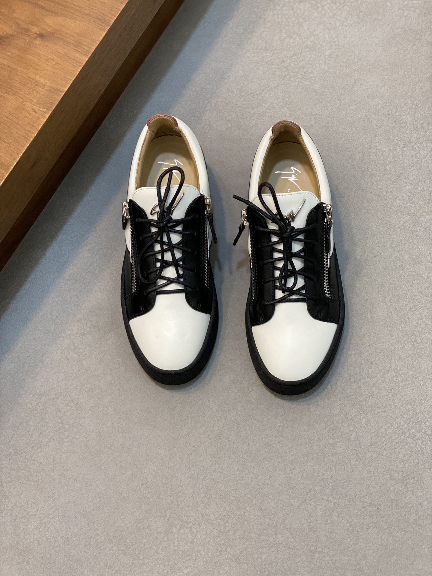 GZ Hombres Talon Print Eagle Claw SneakersEl estilo 'Talon' de los hombres ha sido rediseñado con 'B