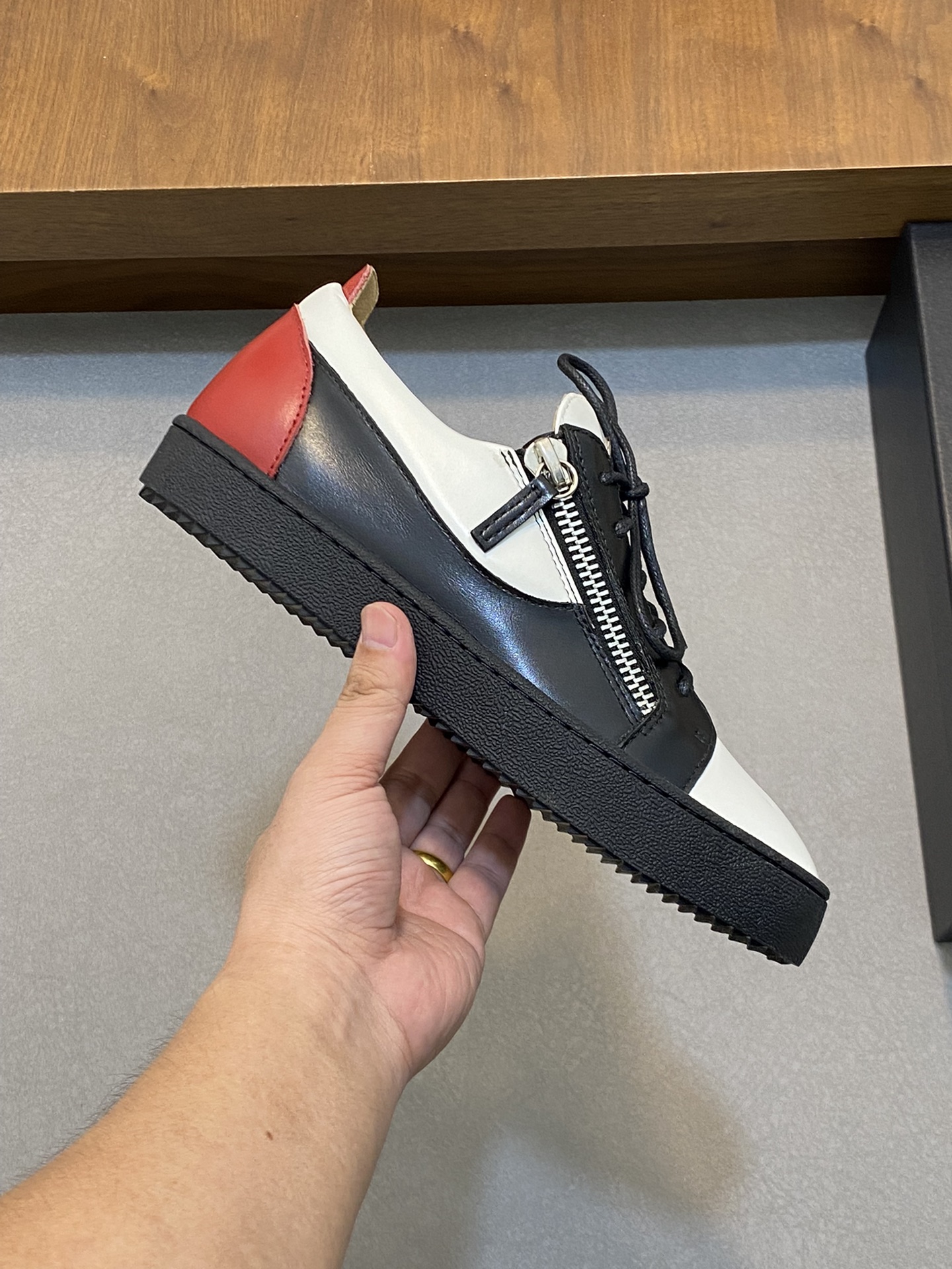 GZ Hombres Talon Print Eagle Claw SneakersEl estilo 'Talon' de los hombres ha sido rediseñado con 'B