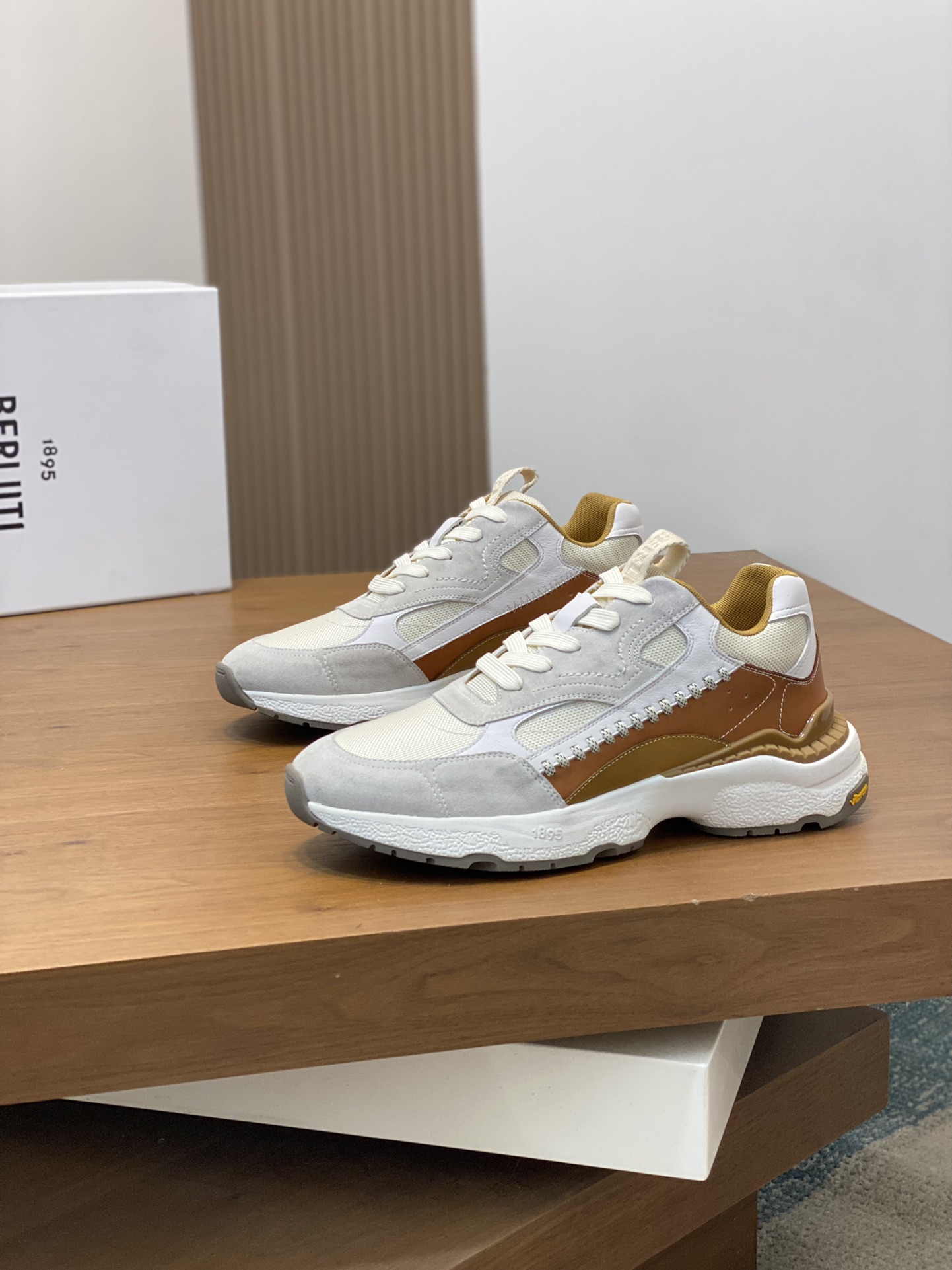 Berluti Skyrunning zapatillas de piel y nailonCosturas decorativas realizadas a manoDetalles de piel