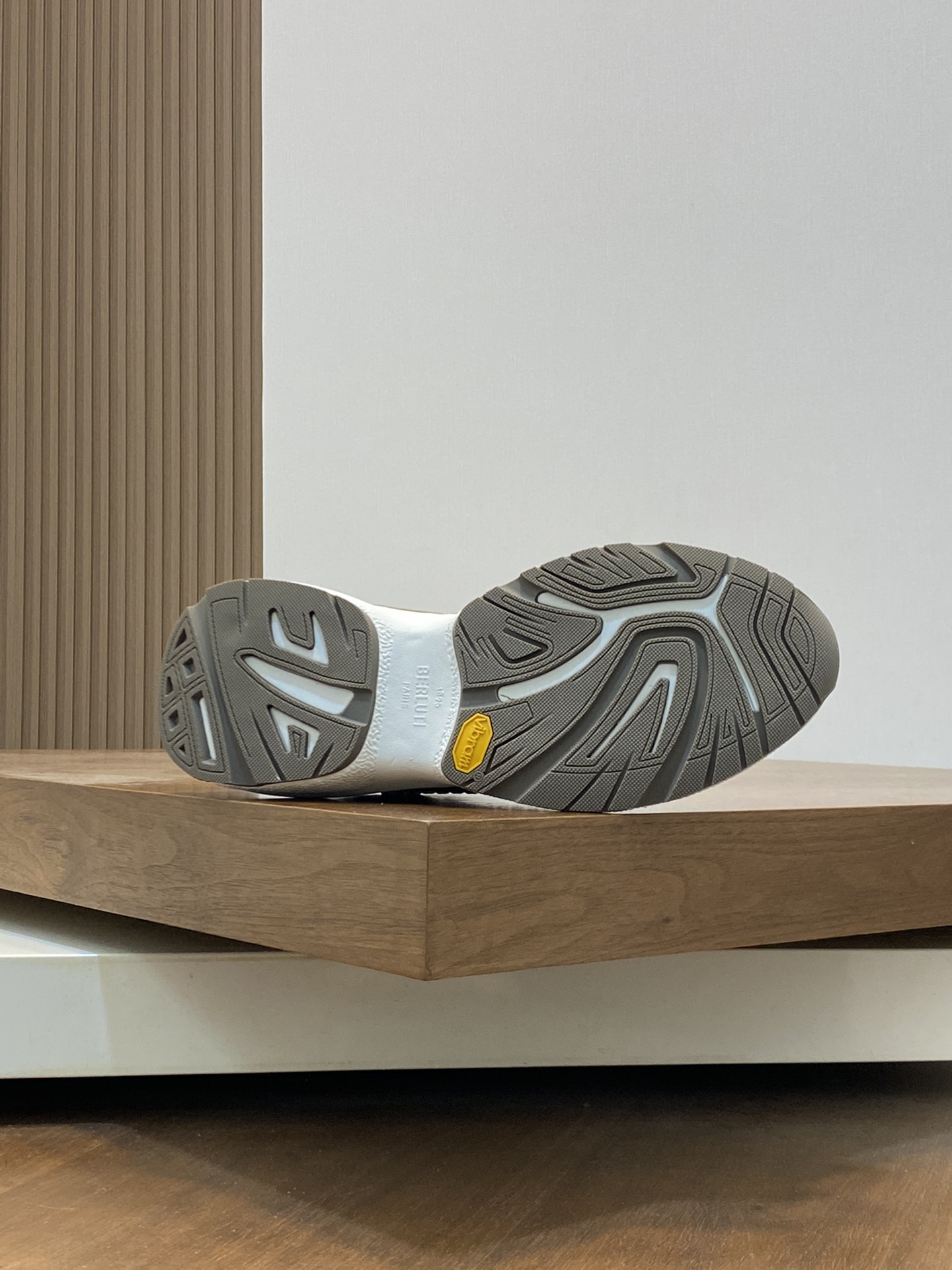 Berluti Skyrunning zapatillas de piel y nailonCosturas decorativas realizadas a manoDetalles de piel