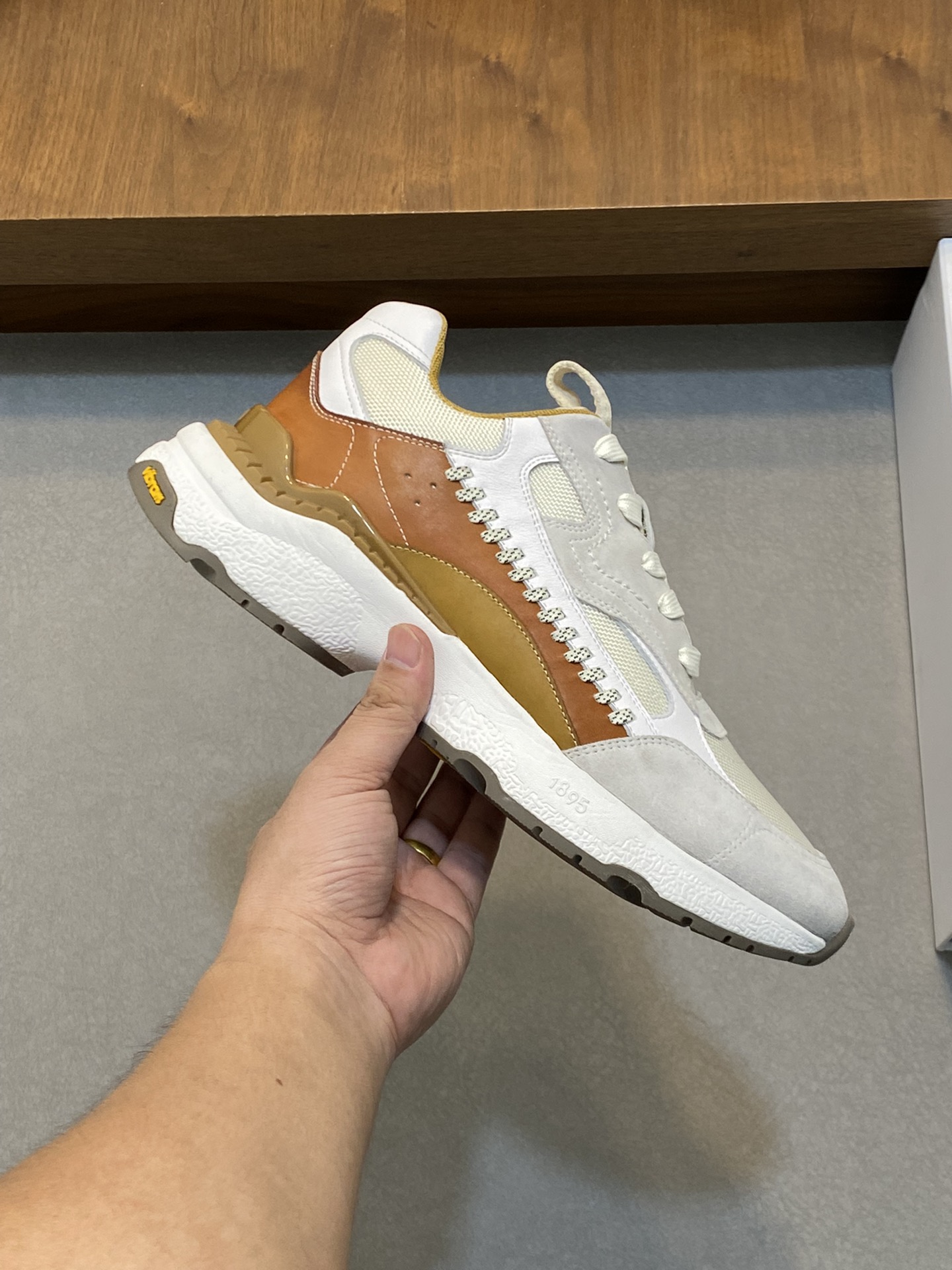 Berluti Skyrunning zapatillas de piel y nailonCosturas decorativas realizadas a manoDetalles de piel