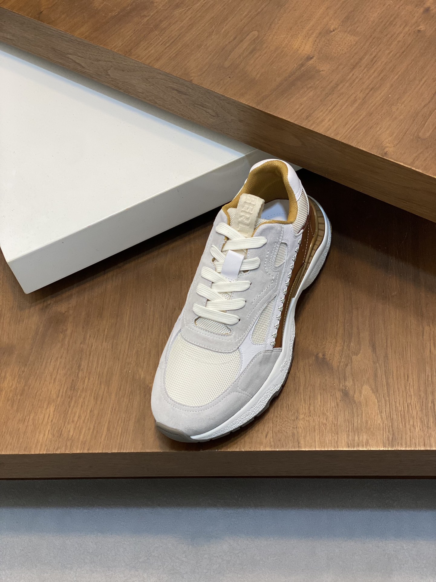 Berluti Skyrunning zapatillas de piel y nailonCosturas decorativas realizadas a manoDetalles de piel