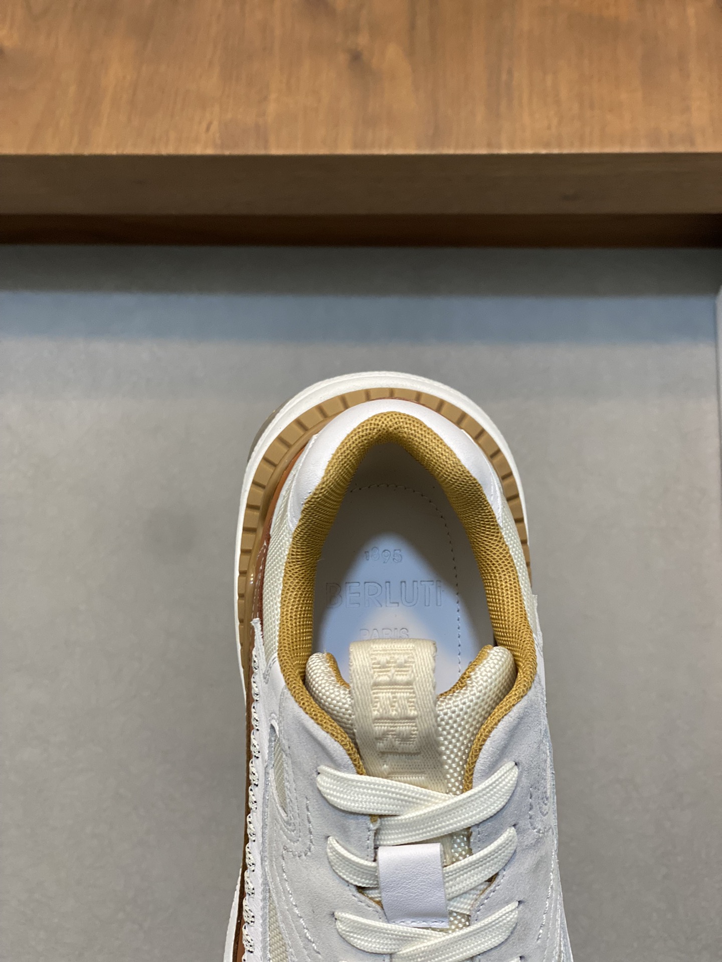 Berluti Skyrunning zapatillas de piel y nailonCosturas decorativas realizadas a manoDetalles de piel