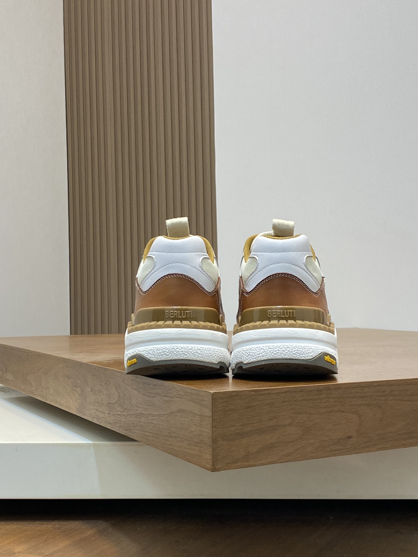 Berluti Skyrunning zapatillas de piel y nailonCosturas decorativas realizadas a manoDetalles de piel