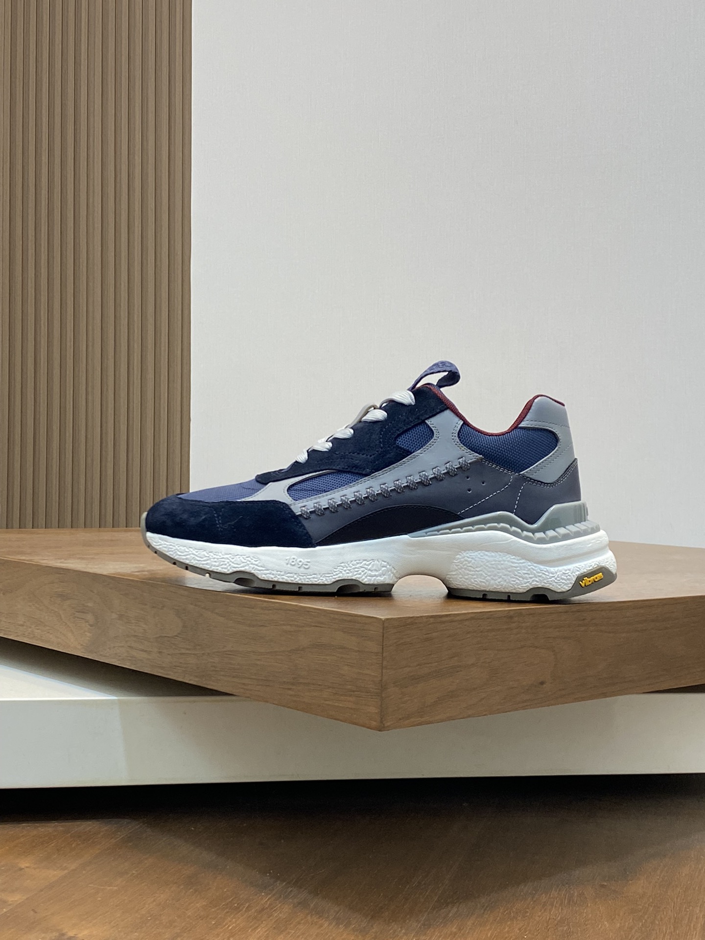 Berluti Skyrunning zapatillas de piel y nailonCosturas decorativas realizadas a manoDetalles de piel