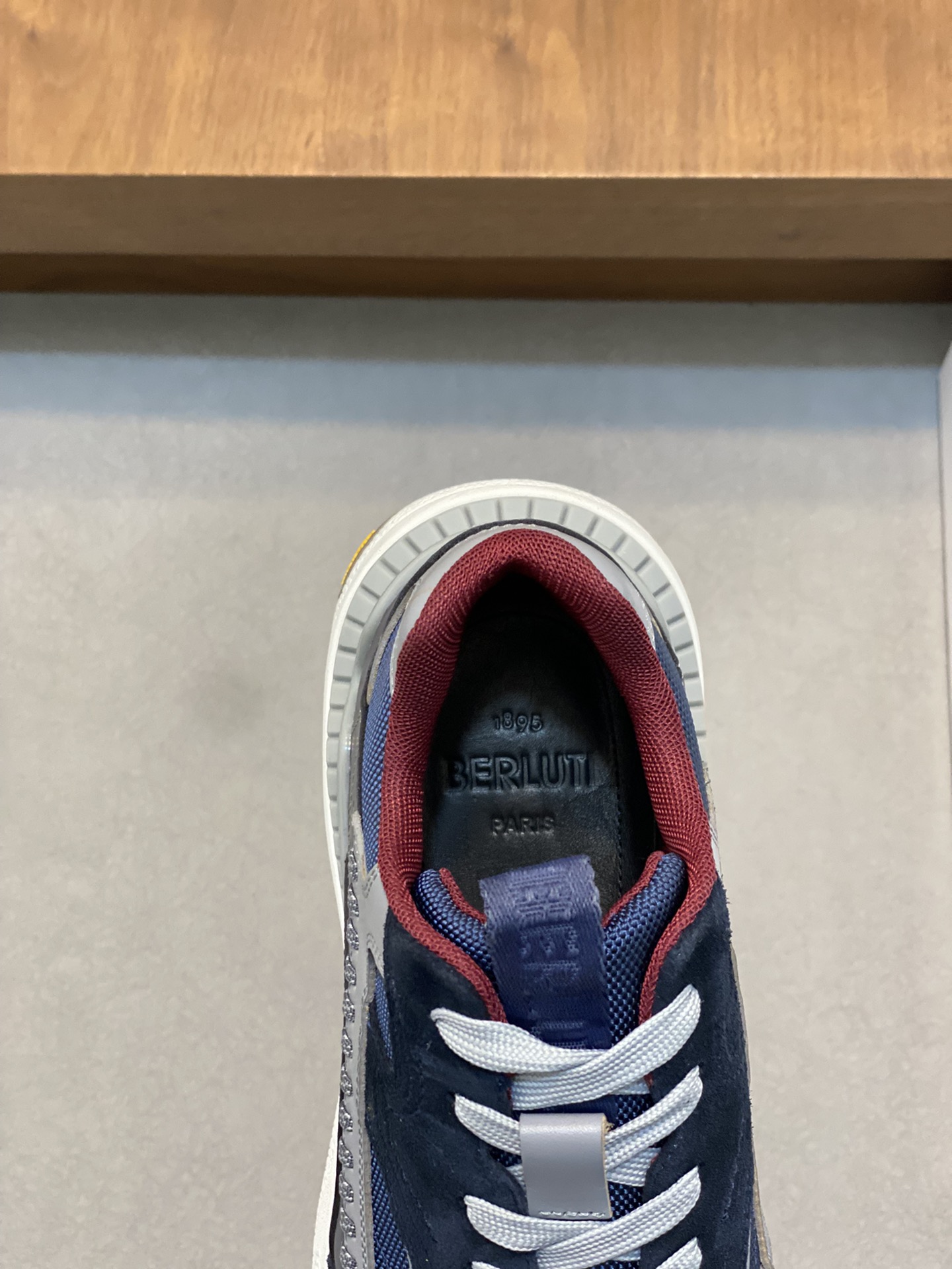 Berluti Skyrunning zapatillas de piel y nailonCosturas decorativas realizadas a manoDetalles de piel