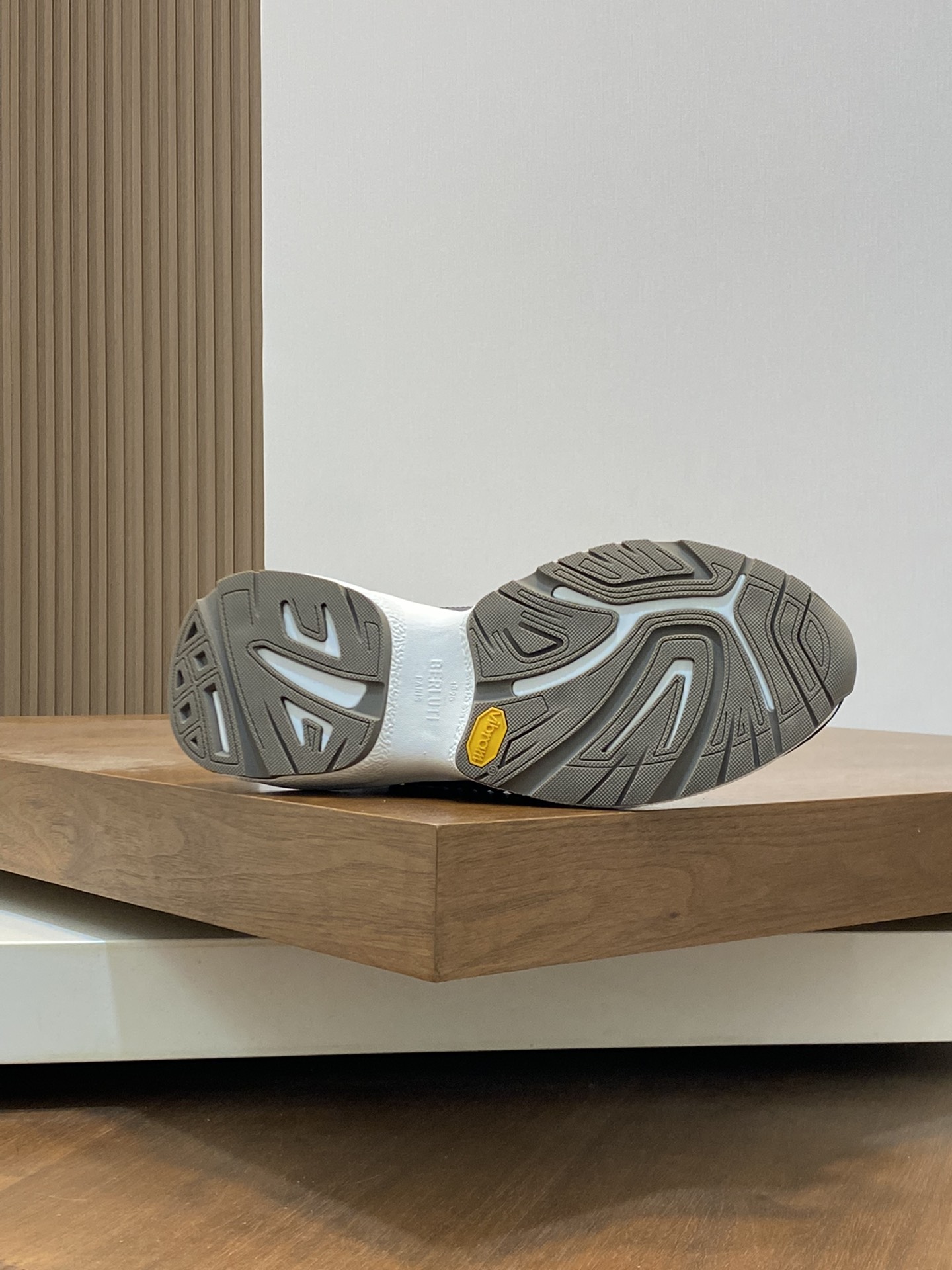 Berluti Skyrunning zapatillas de piel y nailonCosturas decorativas realizadas a manoDetalles de piel
