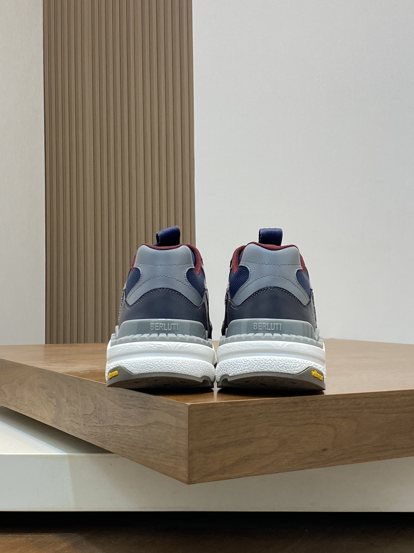Berluti Skyrunning zapatillas de piel y nailonCosturas decorativas realizadas a manoDetalles de piel