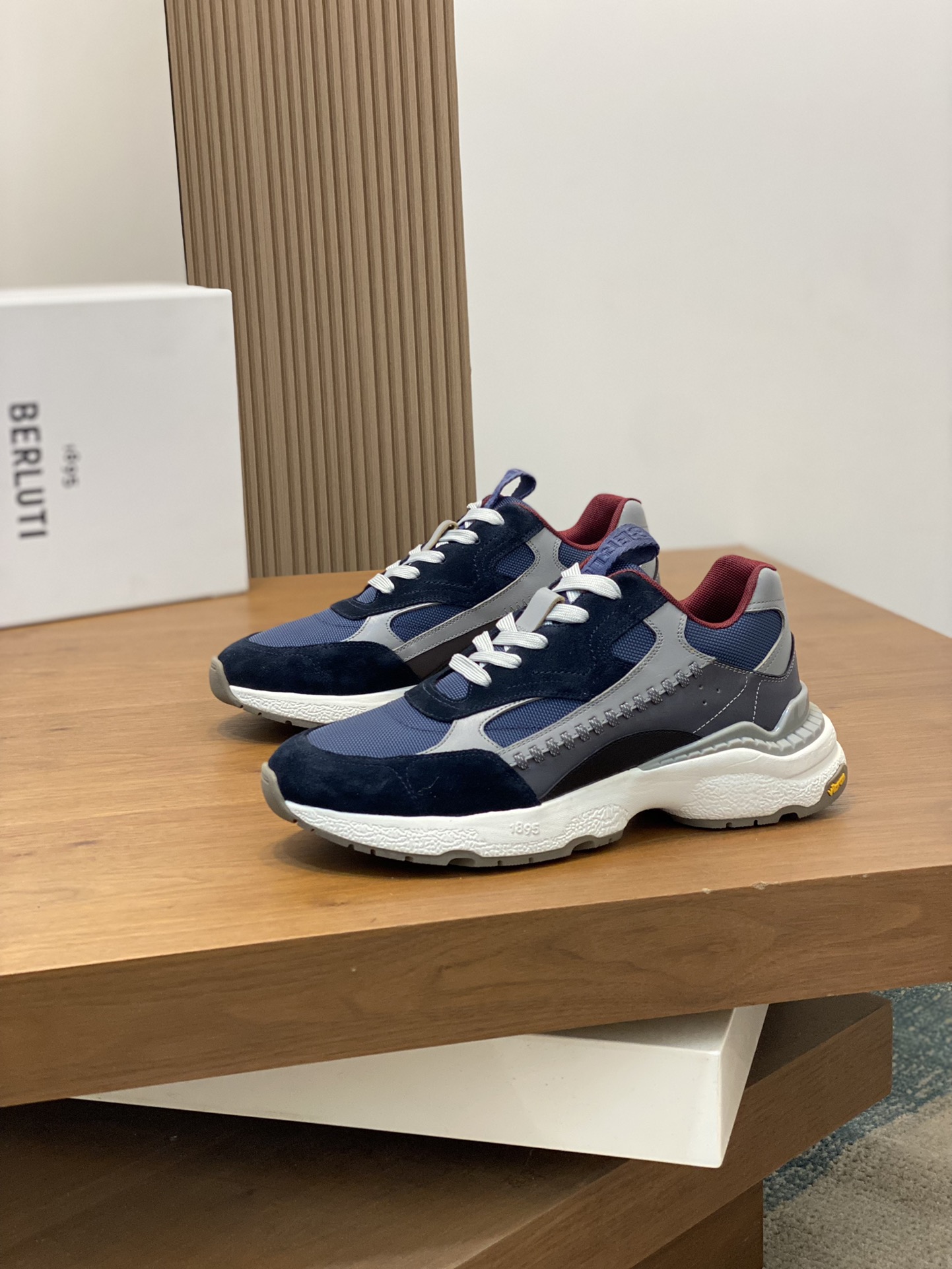 Berluti Skyrunning zapatillas de piel y nailonCosturas decorativas realizadas a manoDetalles de piel