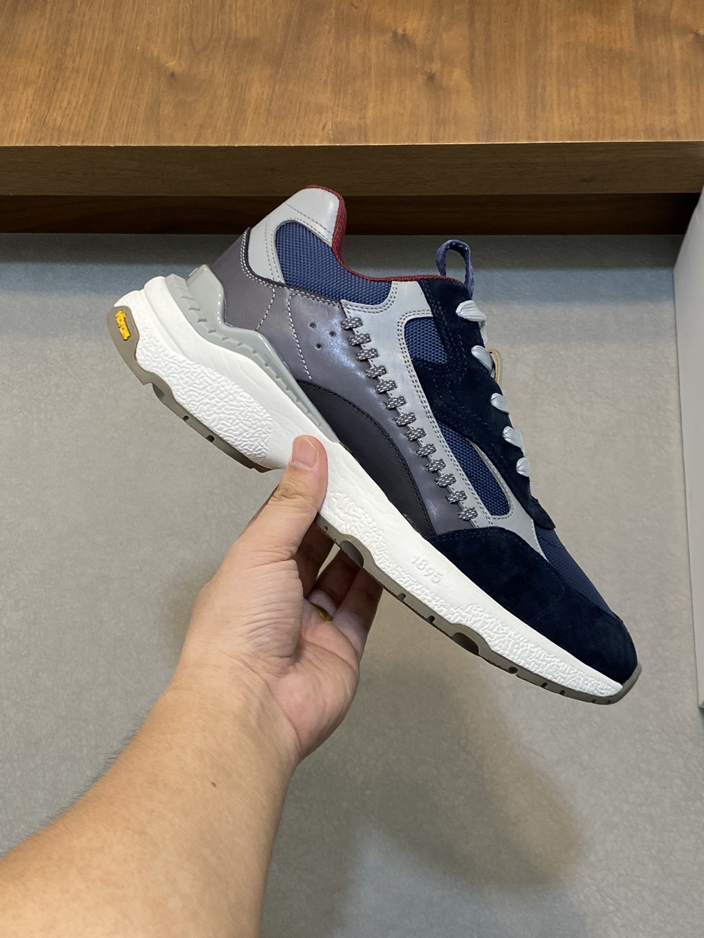 Berluti Skyrunning zapatillas de piel y nailonCosturas decorativas realizadas a manoDetalles de piel