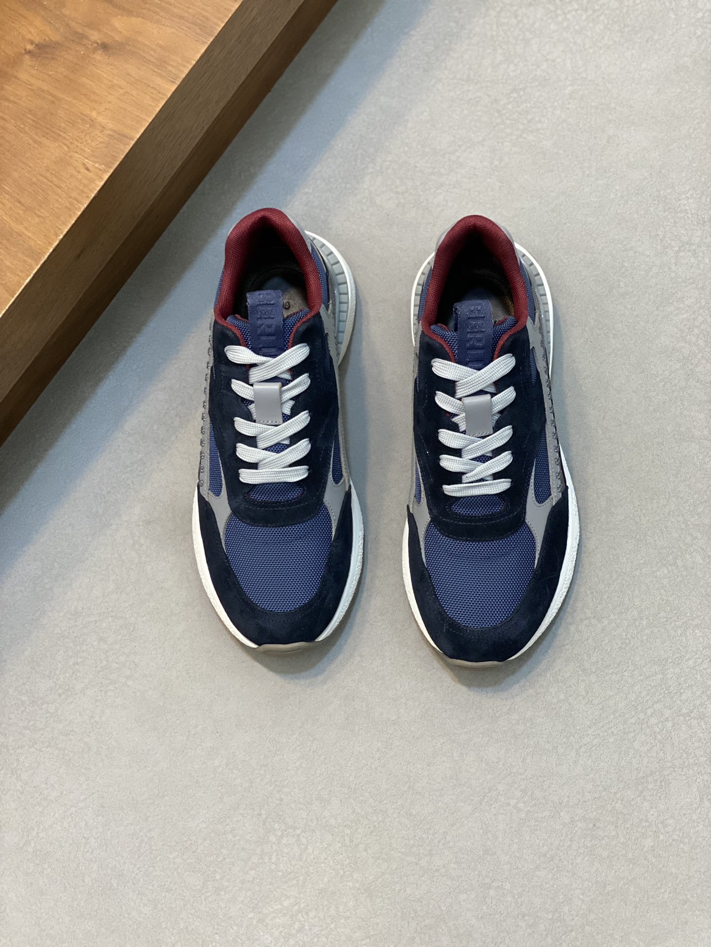 Berluti Skyrunning zapatillas de piel y nailonCosturas decorativas realizadas a manoDetalles de piel