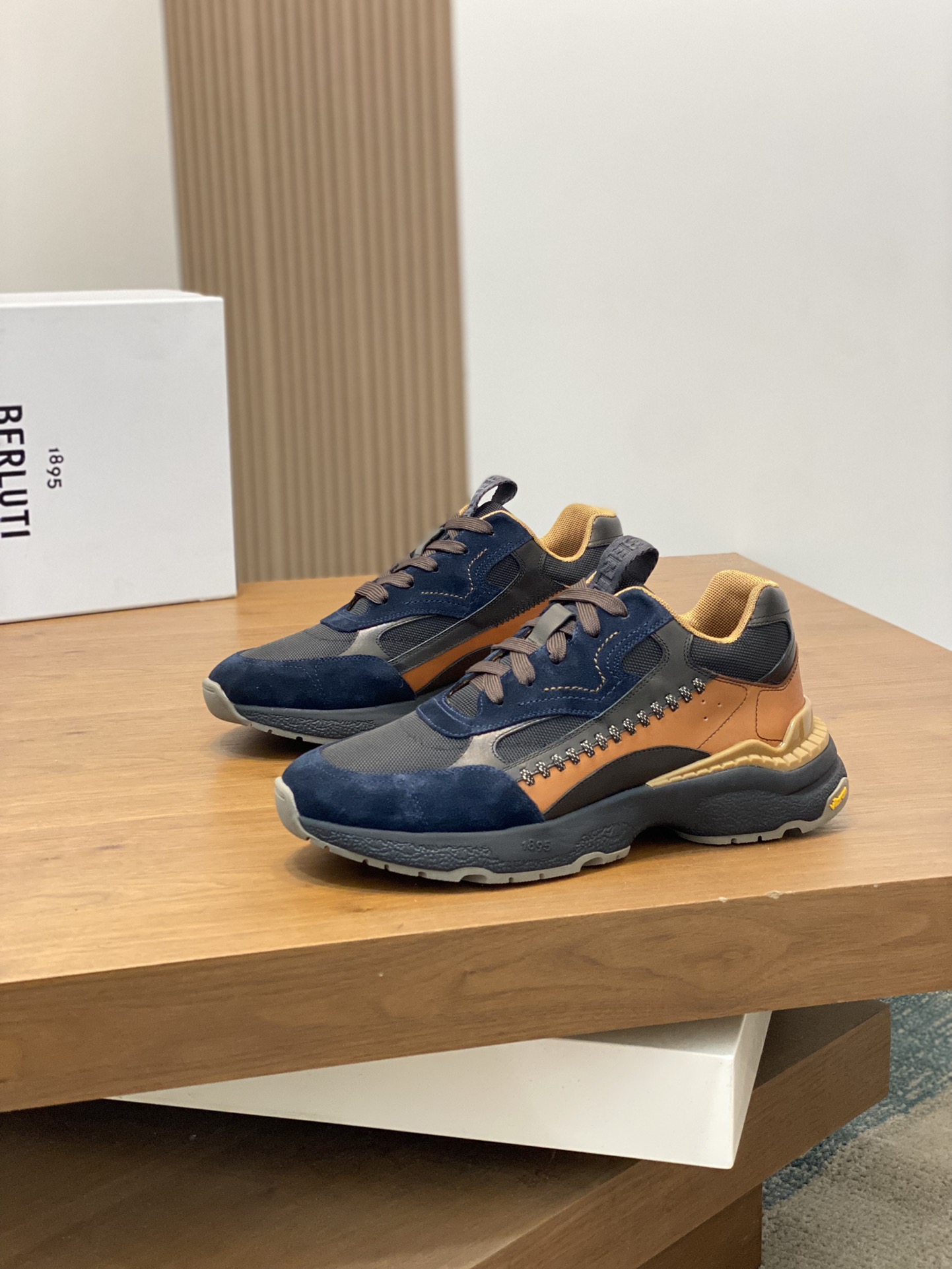 Berluti Skyrunning zapatillas de piel y nailonCosturas decorativas realizadas a manoDetalles de piel