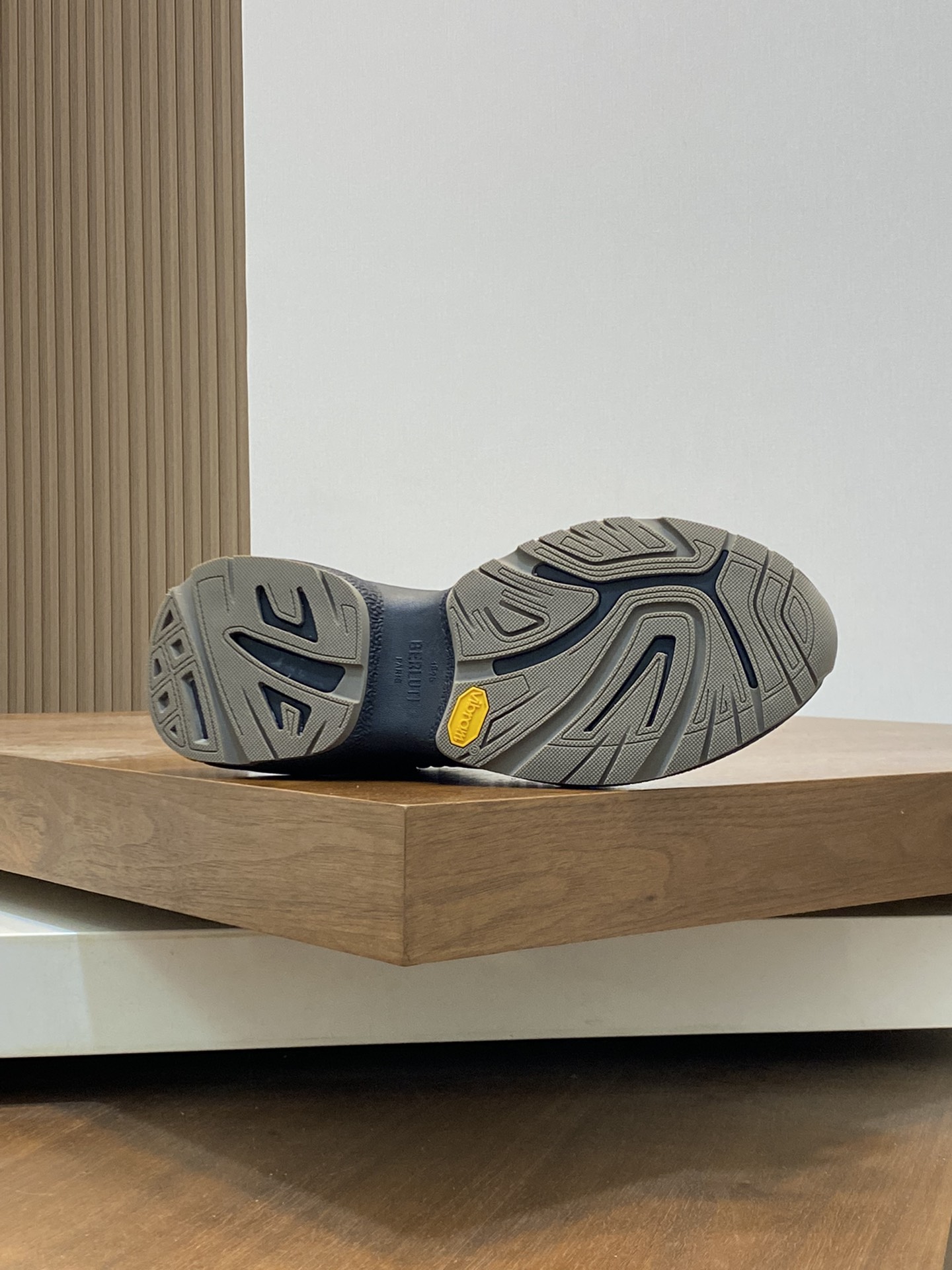 Berluti Skyrunning zapatillas de piel y nailonCosturas decorativas realizadas a manoDetalles de piel