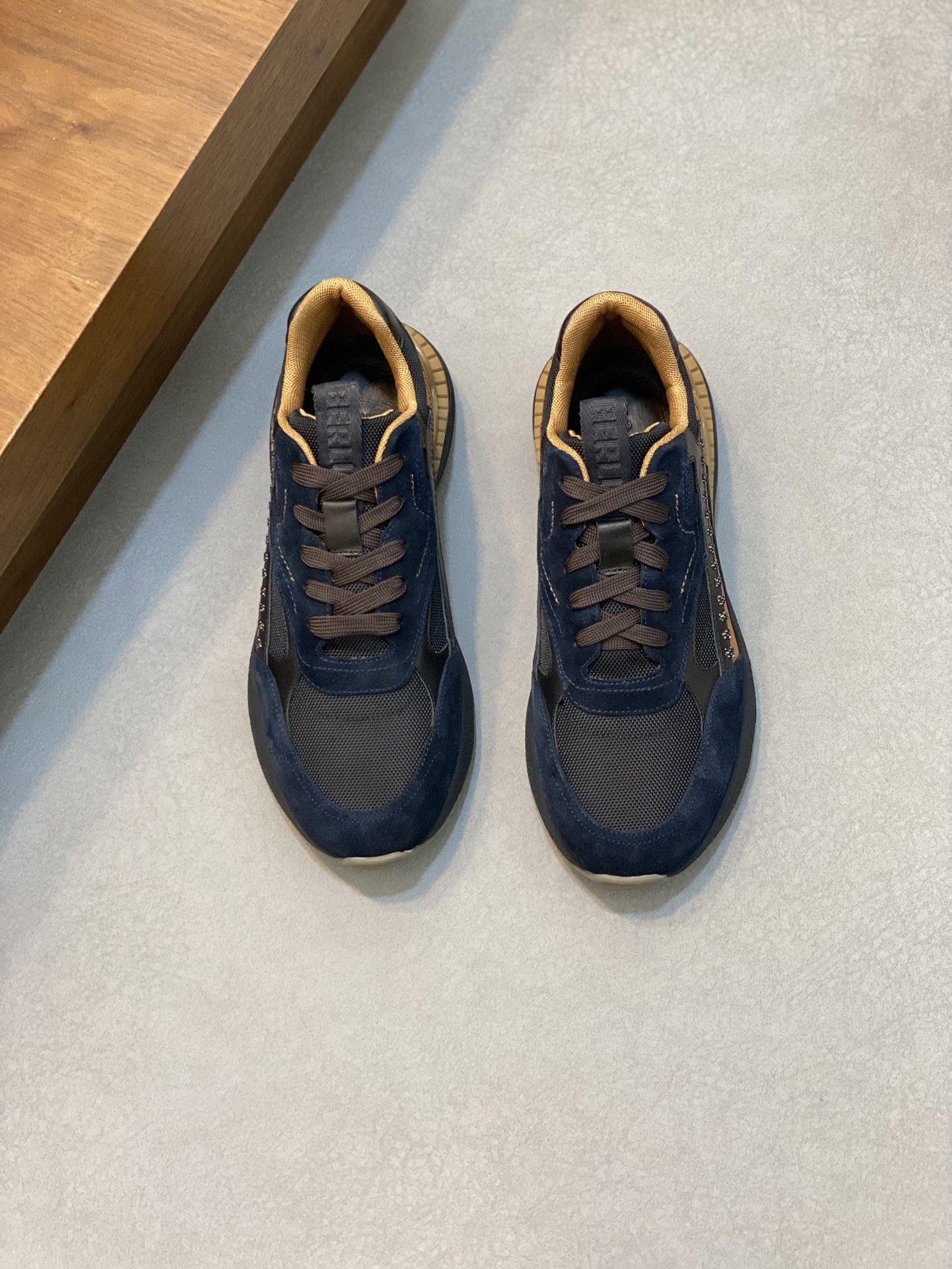 Berluti Skyrunning zapatillas de piel y nailonCosturas decorativas realizadas a manoDetalles de piel