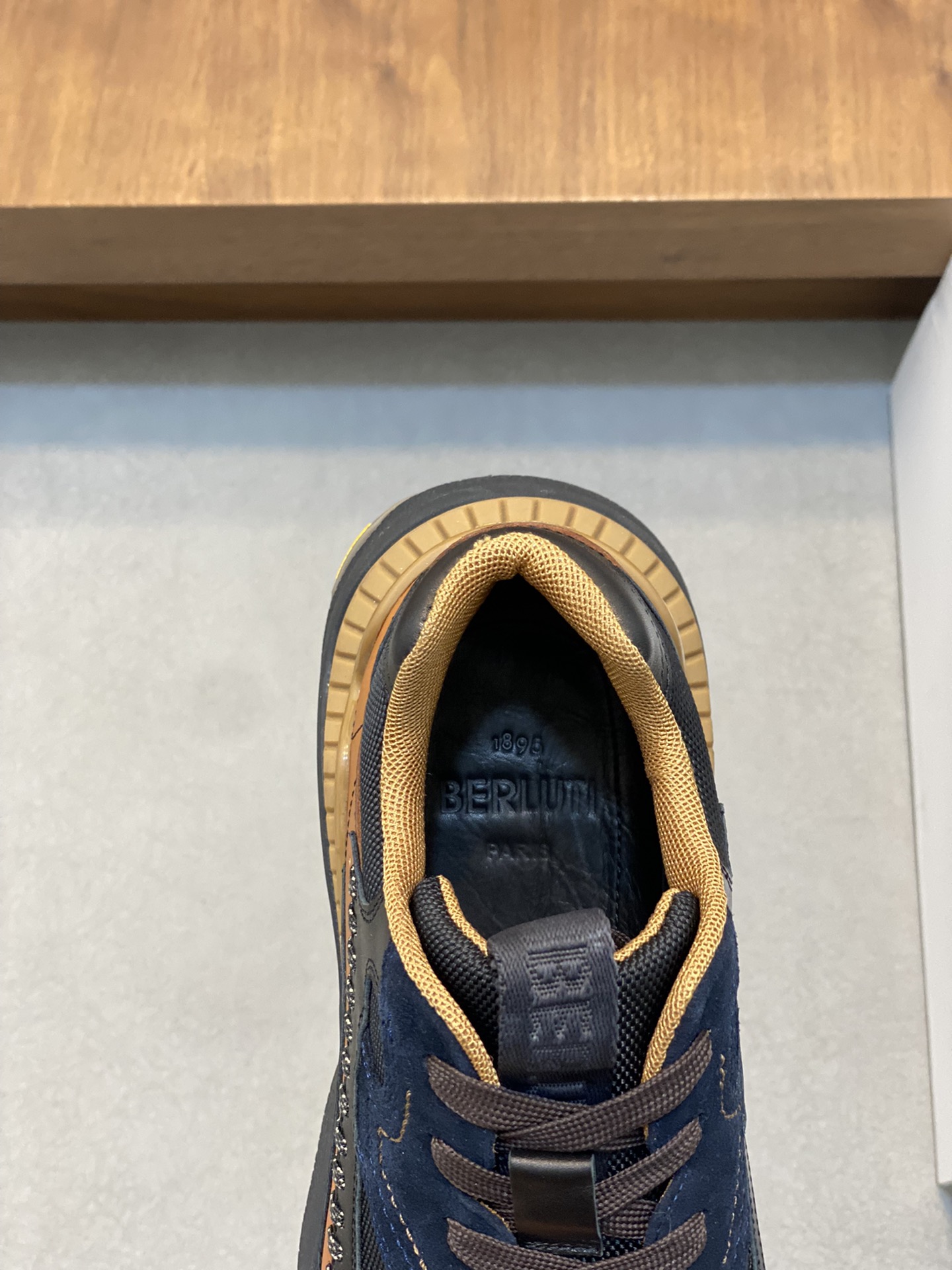 Berluti Skyrunning zapatillas de piel y nailonCosturas decorativas realizadas a manoDetalles de piel