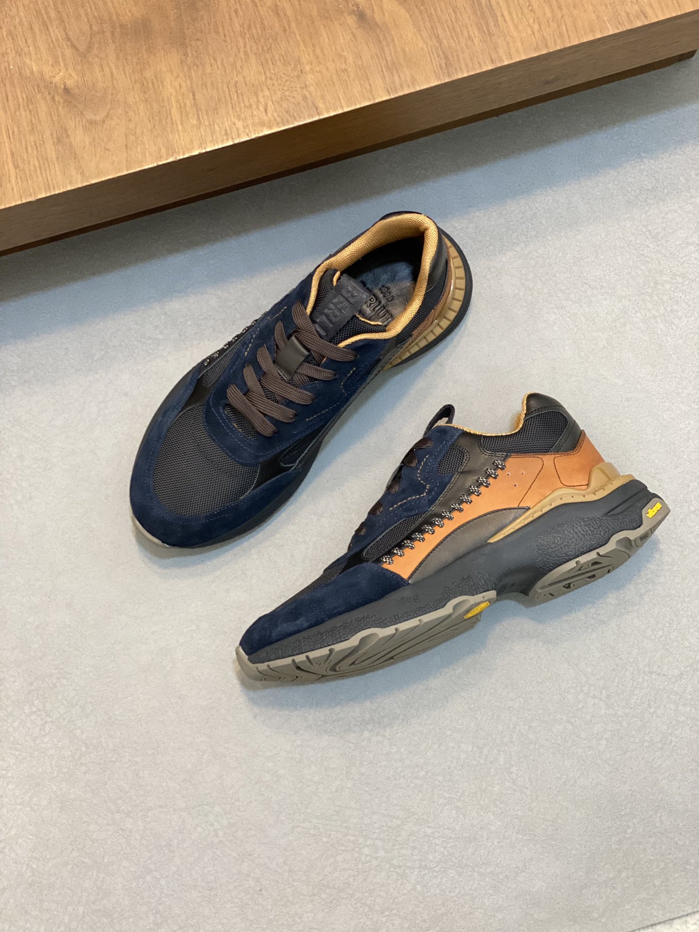 Berluti Skyrunning zapatillas de piel y nailonCosturas decorativas realizadas a manoDetalles de piel