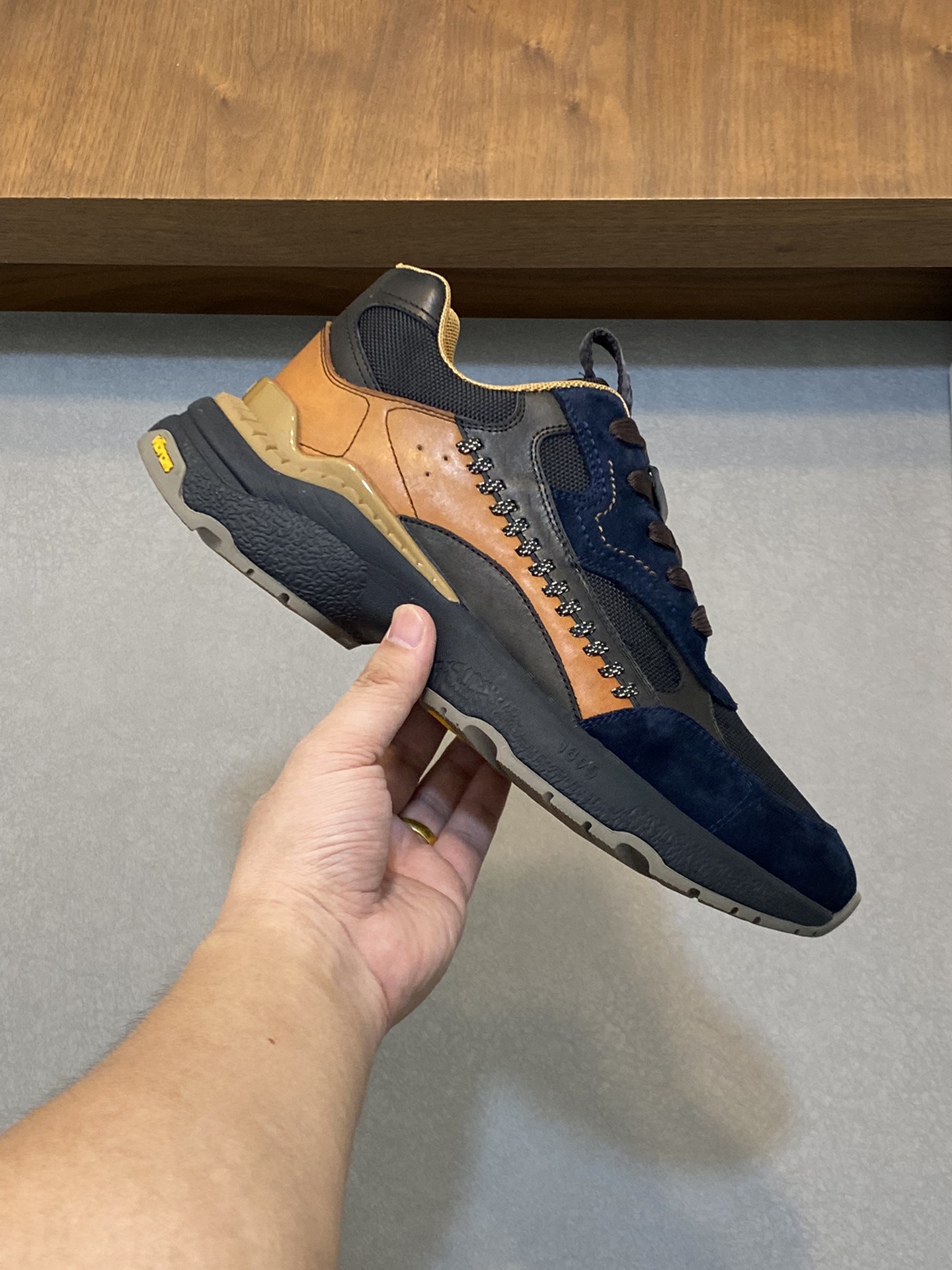 Berluti Skyrunning zapatillas de piel y nailonCosturas decorativas realizadas a manoDetalles de piel