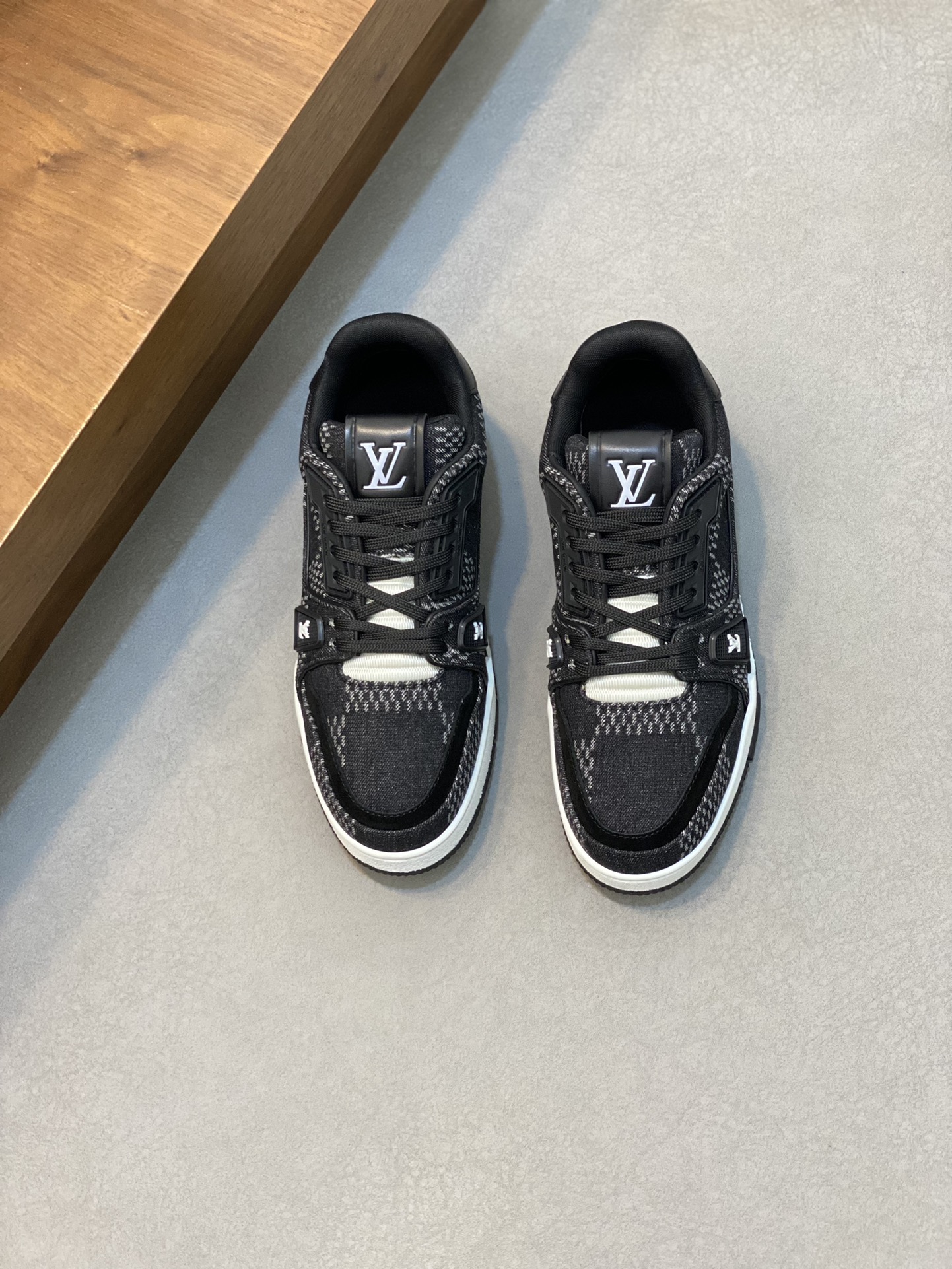 NO:219928,【Louis Vuitton】Louis Vuitton - High-end quality original single - Upper slim cowhide, brand totem cloth, shoe body sewing brand injection module - Neil brand canvas - Outsole original TPR·Rubber·Dual-color molded outsole - Ultra-high quality control·fine workmanship highlighting (high-end·Noble·Level) -Size 38-44 (45 can be customized),,louis vuitton,louis vuitton,cowhide19860909【Louis Vuitton】路易威登 -高端品质 原单 -鞋面摔纹牛皮、品牌图腾布匹、鞋身车缝品牌注塑模块 -内里品牌帆布 -大底原版TPR·橡胶·双色成型大底 -超高品控·做工精细凸显(高端·贵气·档次) -Size 38-44（45可订做)·,,louis vuitton,louis vuitton,cowhide,Men's shoes