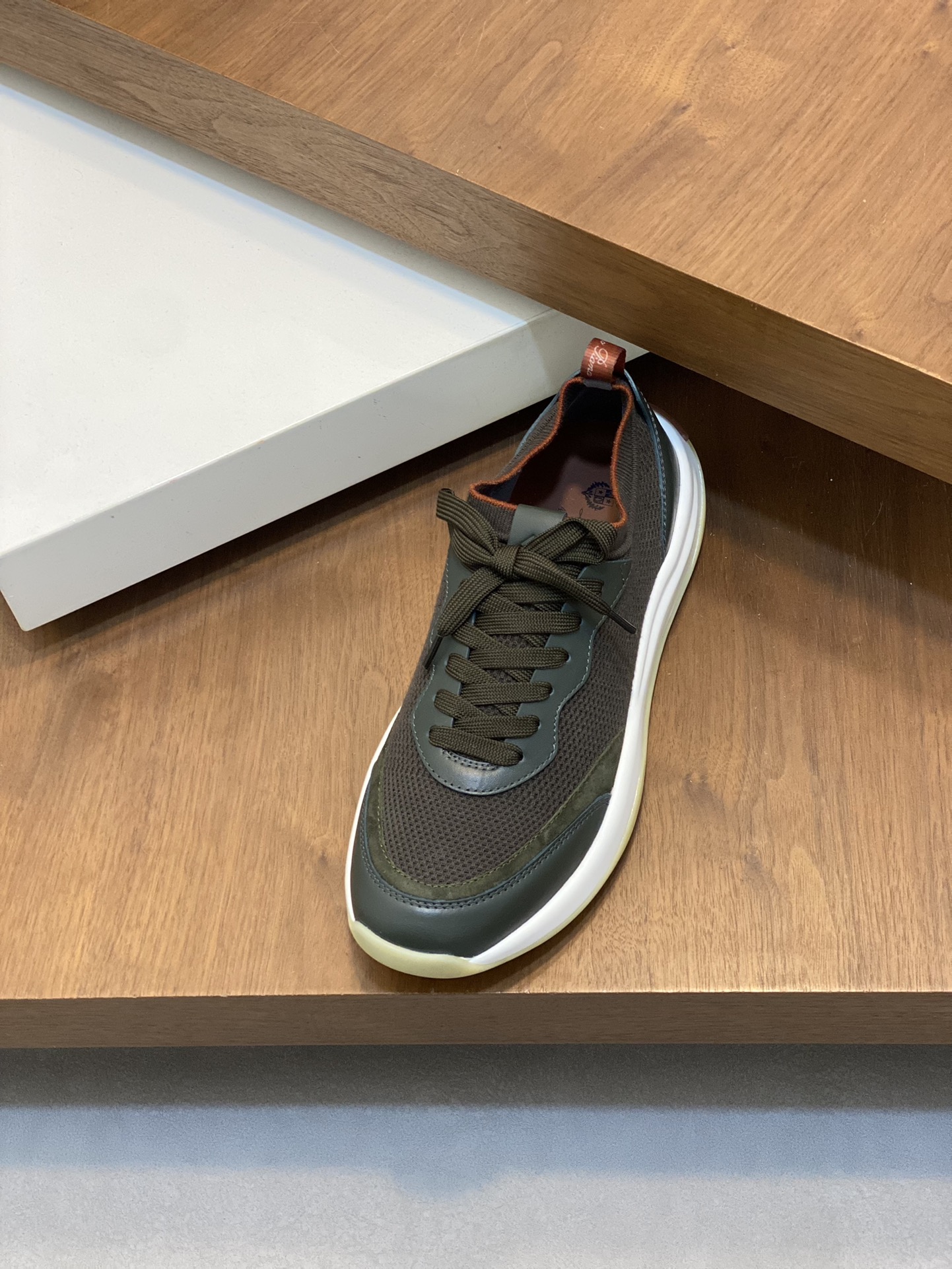 P840 LP new release Loro Piana (Nuoyou Pia) official website with the same knitted sneakers｜Wish wool blend fabric production｜Upper using a unique knitted fabric production process｜All-round one-to-one restoration of the counter process｜Middle and bottom of the full cowhide tie process｜Added to the original molded lightweight TPU three-color combination of suction molding process outsole｜Never on the market ordinary bulky one-piece rubber sole Size：39-44（38.45.46 customized）-High imitation factory
