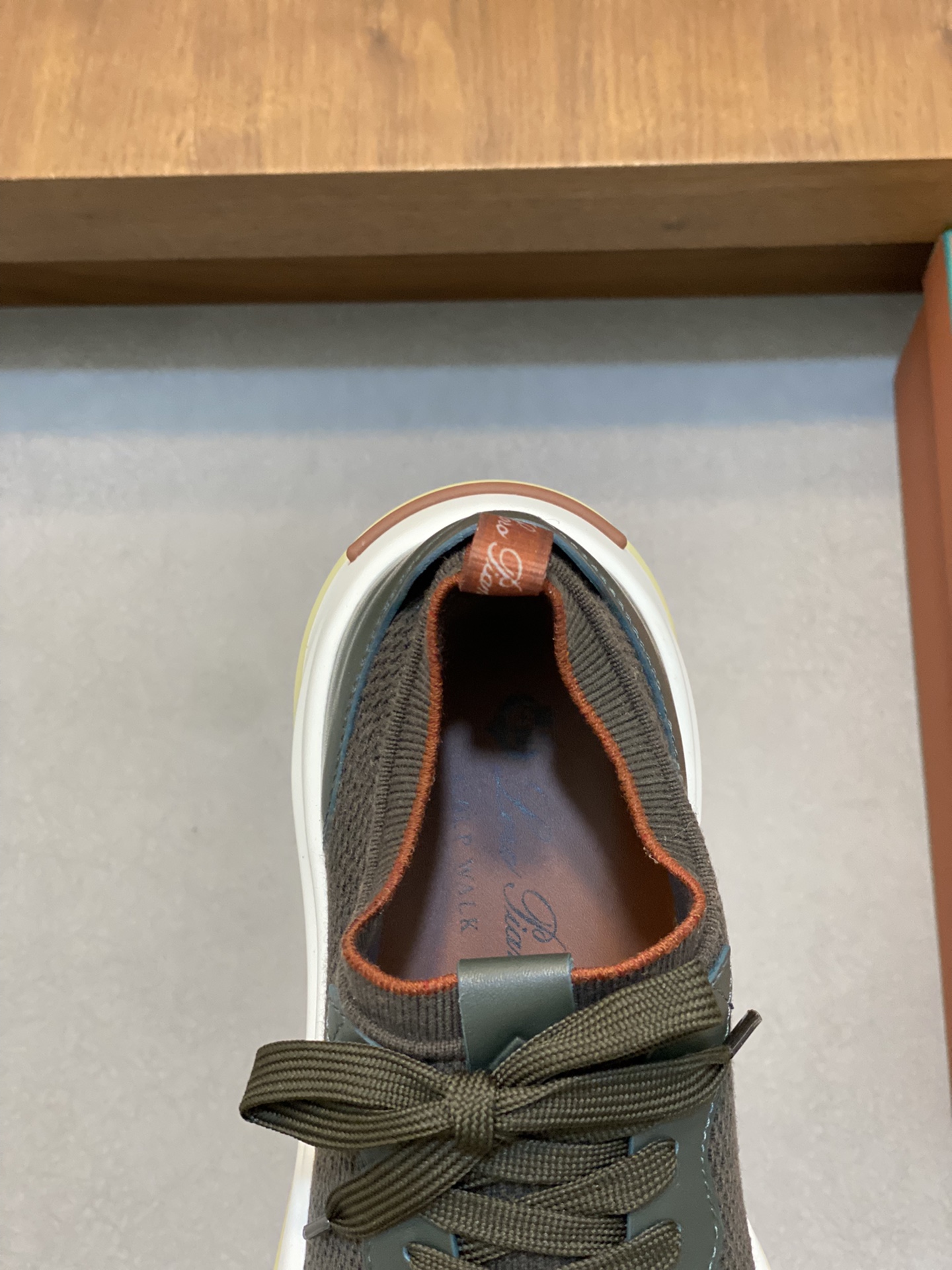P840 LP new release Loro Piana (Nuoyou Pia) official website with the same knitted sneakers｜Wish wool blend fabric production｜Upper using a unique knitted fabric production process｜All-round one-to-one restoration of the counter process｜Middle and bottom of the full cowhide tie process｜Added to the original molded lightweight TPU three-color combination of suction molding process outsole｜Never on the market ordinary bulky one-piece rubber sole Size：39-44（38.45.46 customized）-High imitation factory