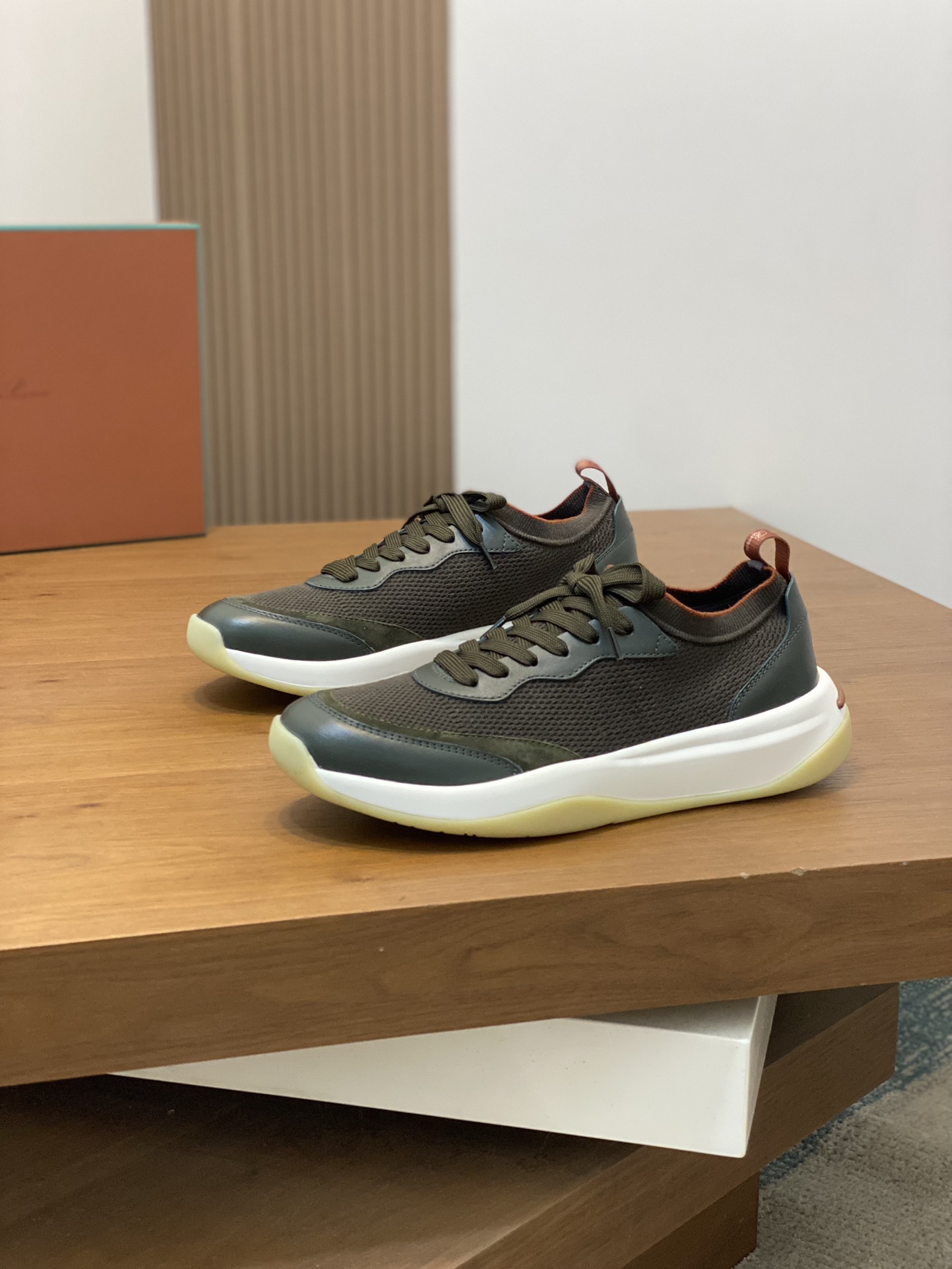 P840 LP new release Loro Piana (Nuoyou Pia) official website with the same knitted sneakers｜Wish wool blend fabric production｜Upper using a unique knitted fabric production process｜All-round one-to-one restoration of the counter process｜Middle and bottom of the full cowhide tie process｜Added to the original molded lightweight TPU three-color combination of suction molding process outsole｜Never on the market ordinary bulky one-piece rubber sole Size：39-44（38.45.46 customized）-High imitation factory