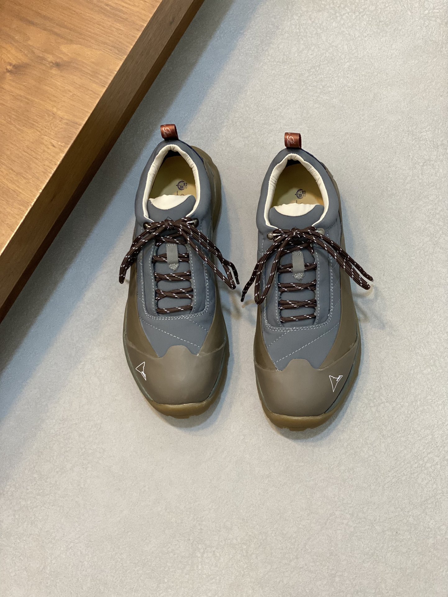 Loro Piana's new Katharina trainer Para los entusiastas de las actividades al aire libre que buscan 