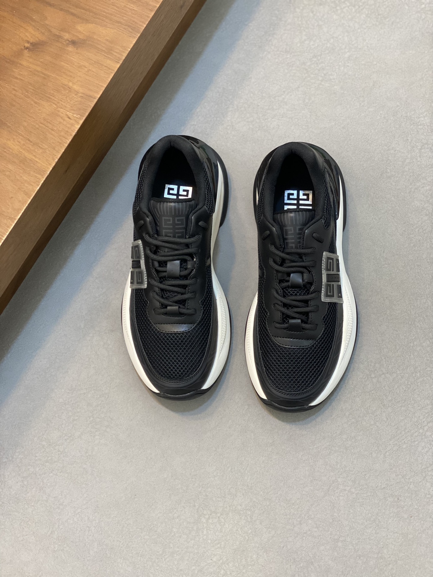 NO:271286,Gv *y~The new GIV 1 men's thick-soled height-enhancing casual sneakers, high-quality calfskin spliced ​​and breathable fabric made of!  The footwork is handsome and stylish, with 4CM height and enhancement of aura. The shoe body is contrasting and spliced ​​with 4G LOGO logo and three-dimensional GIVENCHY logo. The lightweight TPU foamed sole makes the feet feel light and comfortable!  Size39-44 (38.45 custom made), given,sneakers,cowhide19860909Gv *y～全新GIV 1男士厚底增高休闲运动鞋,鞋面高品质小牛皮拼接透气布面制成！上脚效果帅气有型,增高4CM,提升气场,鞋身撞色拼接设计,饰有4G LOGO标志和立体GIVENCHY标志.轻质TPU发泡大底,脚感轻便舒适！ Size39-44（38.45定做）,,givenchy,sneakers,cowhide,Men's shoes