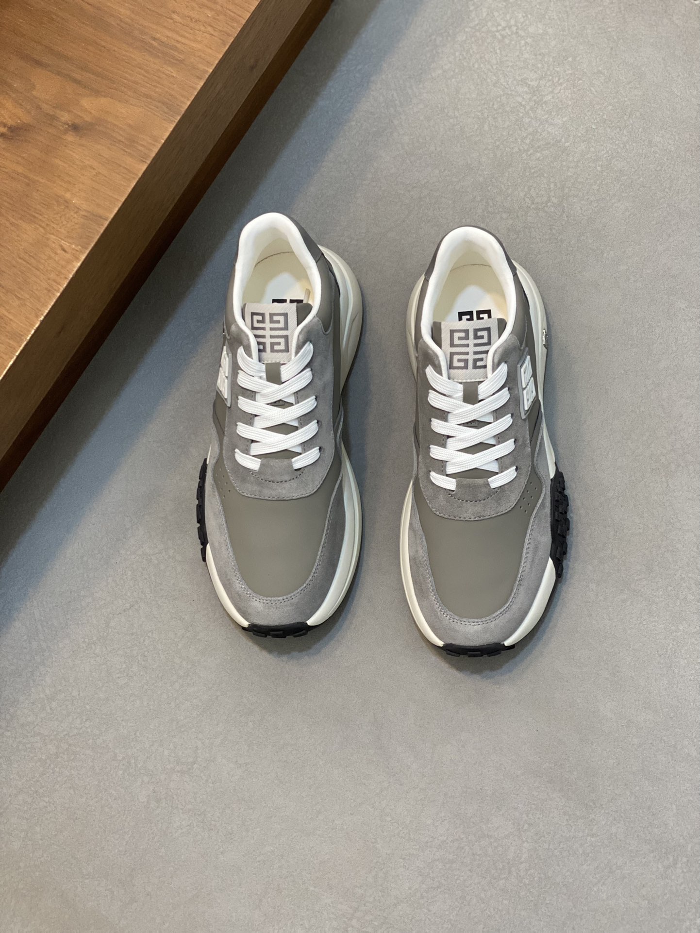 NO:219895,Gv *y~New GIV 1 men's thick-soled high-height-enhancing casual sneakers, high-quality calfskin punched upper, handsome and stylish on the foot, 5CM high-height, enhance the aura, contrasting color splicing design of the shoe body, decorated with 4G LOGO logo and three-dimensional GIVENCHY logo. Lightweight sole, light and comfortable feet!  Size39-44, given sneakers,cowhide19860909Gv *y～全新GIV 1男士厚底增高休闲运动鞋,鞋面高品质小牛皮冲孔打造,上脚效果帅气有型,增高5CM,提升气场,鞋身撞色拼接设计,饰有4G LOGO标志和立体GIVENCHY标志.轻质大底,脚感轻便舒适！ Size39-44,,givenchy,sneakers,cowhide,Men's shoes