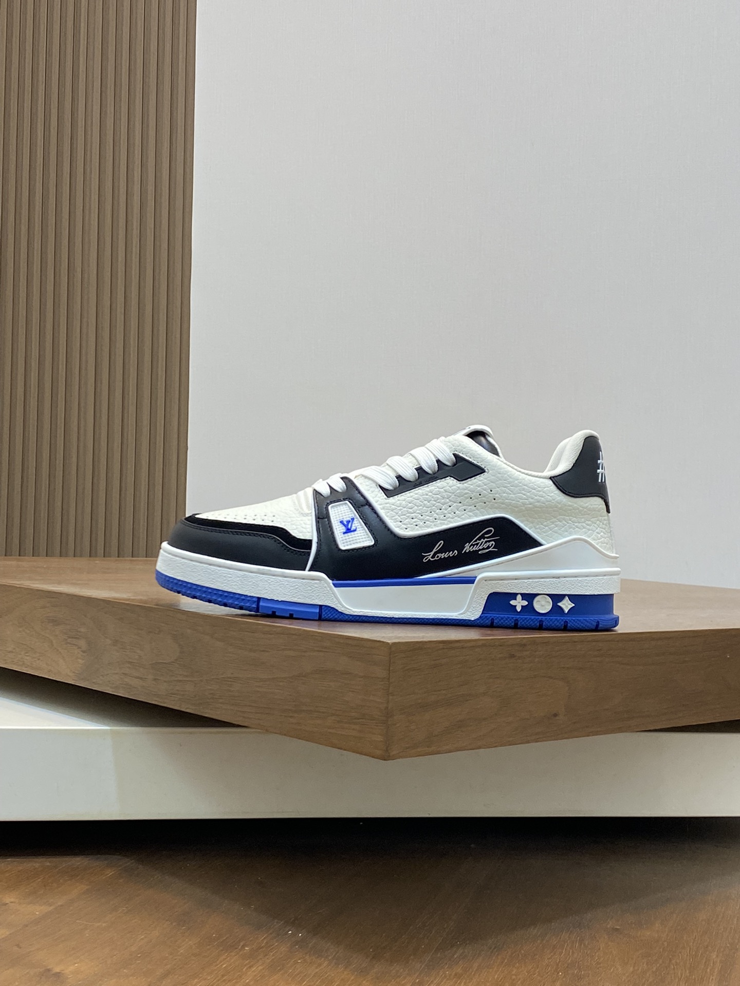 NO:219701,Pink blue has women's size (35-45) and others (38-45),19860909粉色兰色有女码（35-45）其它（38-45）,,Men's shoes