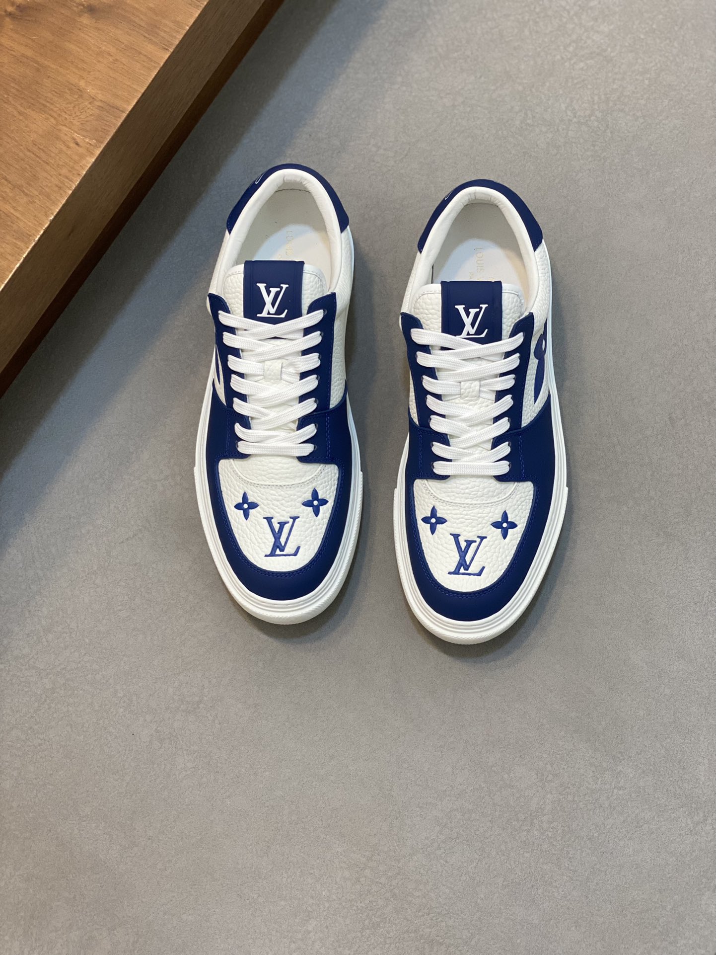 Louis Vuitton Chaussures De Sport Hommes Cuir de veau vache Caoutchouc Peu importe