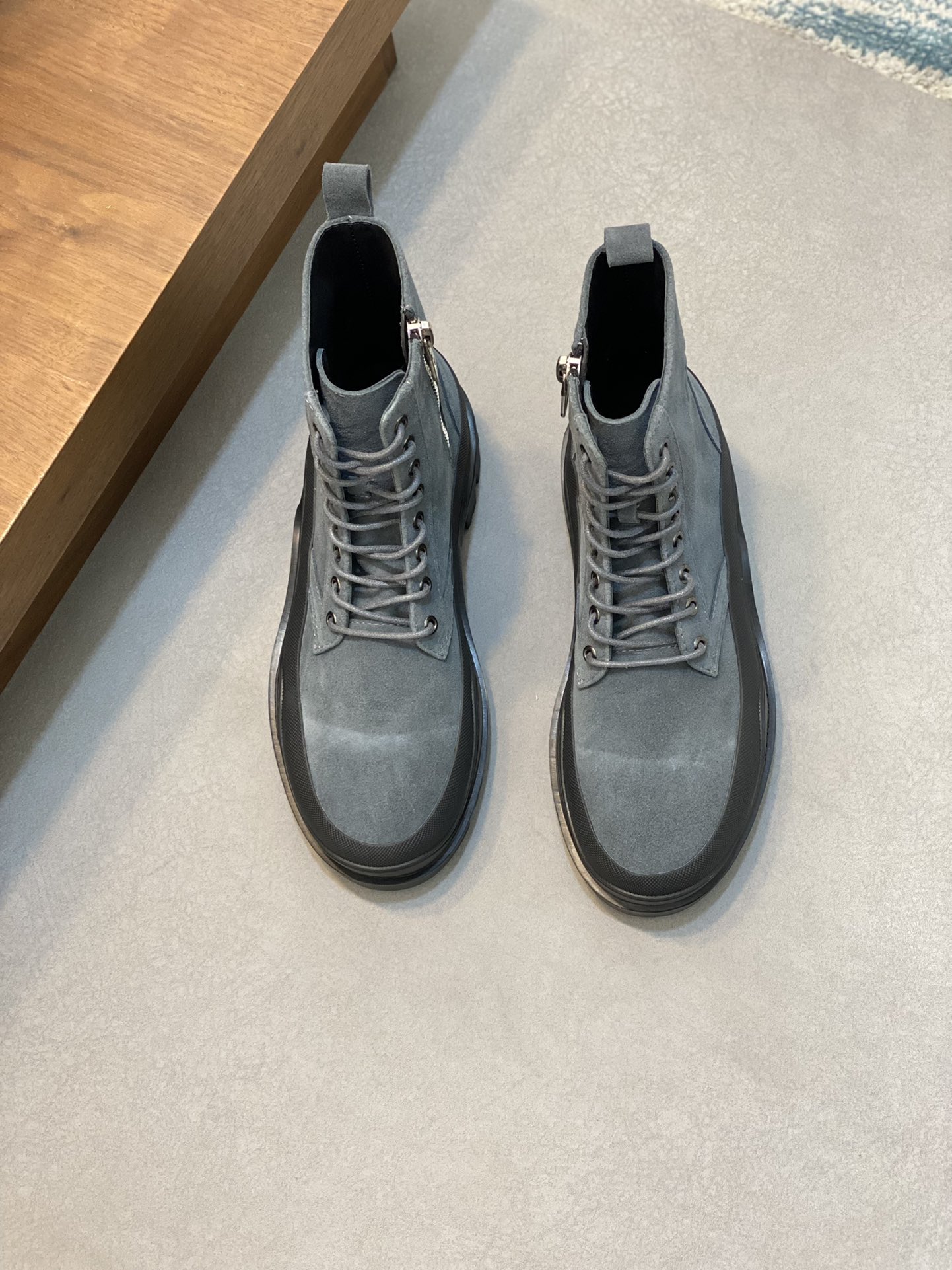 NO:219834,Monc—Mountou Top original men's shoes high-end brand, new model is available, top luxury brand, latest fashionable and casual high and low top, trendy and versatile style, easy and sporty style, the upper is original cowhide. Original cowhide inner lining [Maoli custom made] plus super fine workmanship. Original private mold, personalized fashionable rubber wear-resistant sole, light and comfortable on the feet. Size 39-44. (38, 45 can be customized),, Moncler, cowhide19860909monc—蒙口 顶级原版男鞋高端品牌,新款上市,顶级奢侈品牌,最新時尚休闲高低帮,潮流百搭之款,轻松运动风,鞋面采用原版牛皮.原版牛皮内里【毛里订做】 加超精细做工.原版私模、个性时尚橡膠耐磨大底,上脚轻巧舒适.码数39-44 .（38、45可定做）,,Moncler,cowhide,Men's shoes