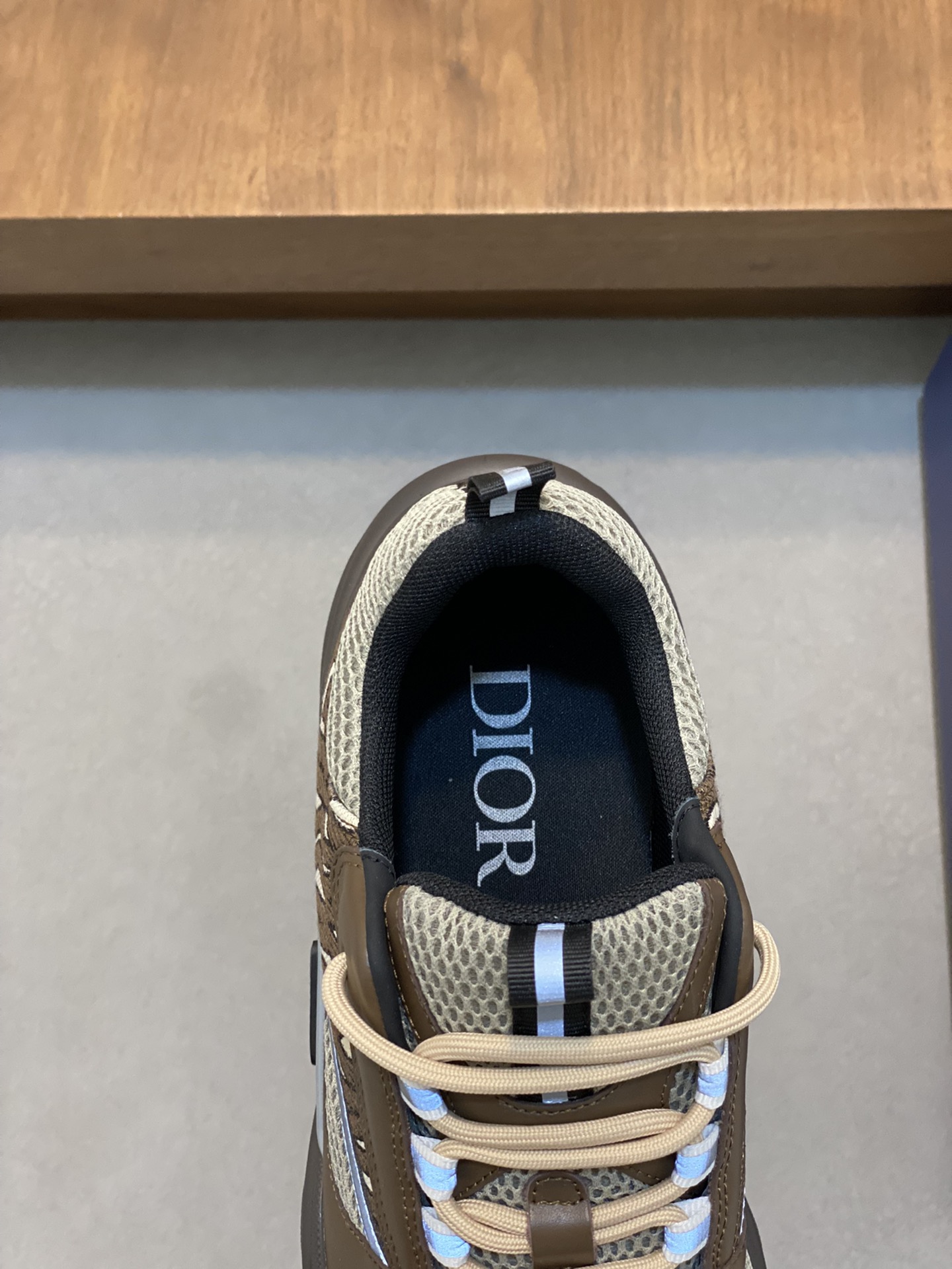 נעלי ספורט אופנתיות לגברים Dior B22 - שילוב של סגנון ונוחות 8 i1729200746 1840 8