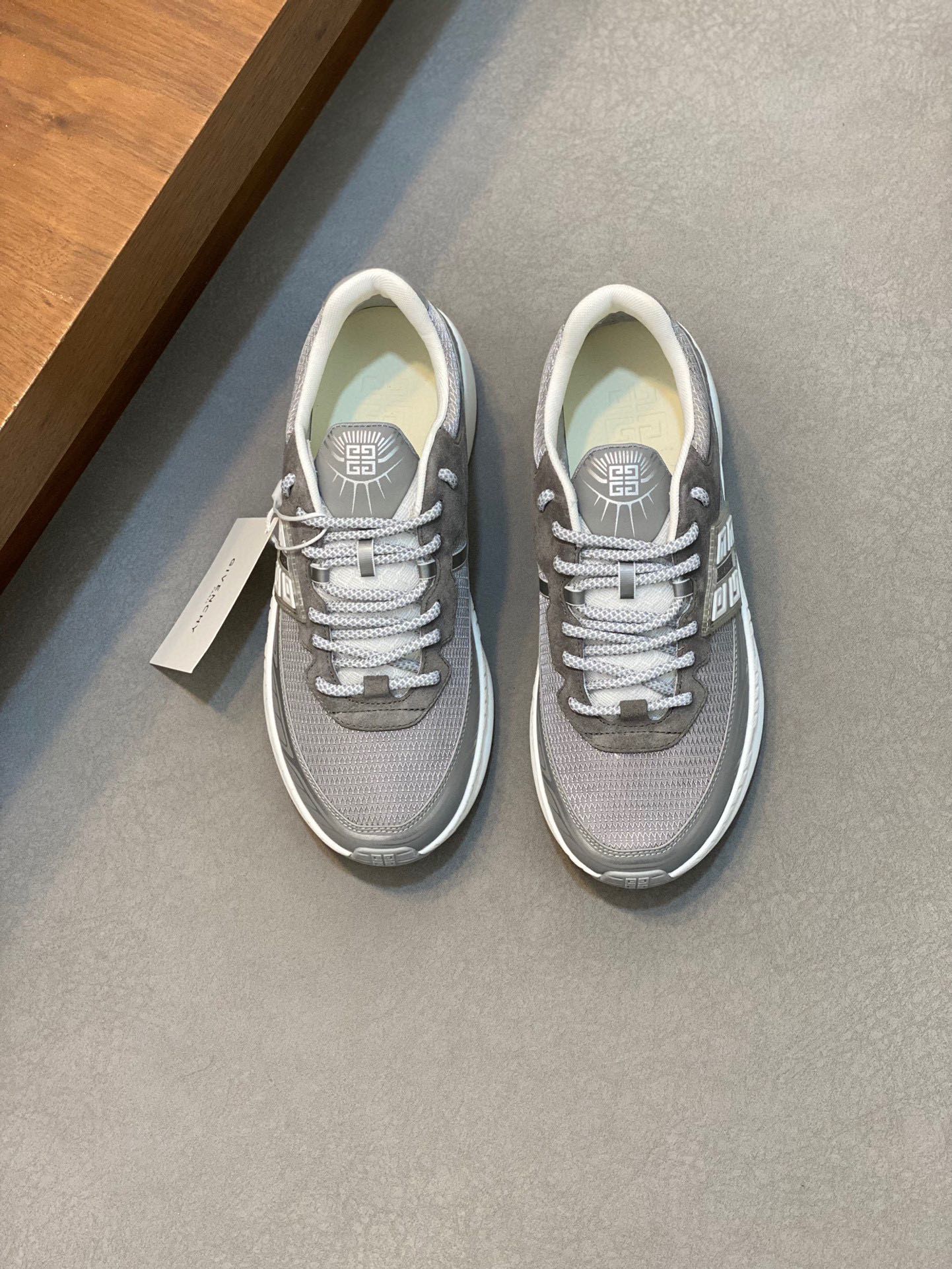 NO:219887,Gv *y~The new GIV 1 men's thick-soled height-enhancing casual sneakers, high-quality calfskin spliced ​​and breathable fabric made of!  The footwork is handsome and stylish, with 4CM height and enhancement of aura. The shoe body is contrasting and spliced ​​with 4G LOGO logo and three-dimensional GIVENCHY logo. The lightweight TPU foamed sole makes the feet feel light and comfortable!  Size39-44 (38.45 custom made), given,sneakers,cowhide19860909Gv *y～全新GIV 1男士厚底增高休闲运动鞋,鞋面高品质小牛皮拼接透气布面制成！上脚效果帅气有型,增高4CM,提升气场,鞋身撞色拼接设计,饰有4G LOGO标志和立体GIVENCHY标志.轻质TPU发泡大底,脚感轻便舒适！ Size39-44（38.45定做）,,givenchy,sneakers,cowhide,Men's shoes