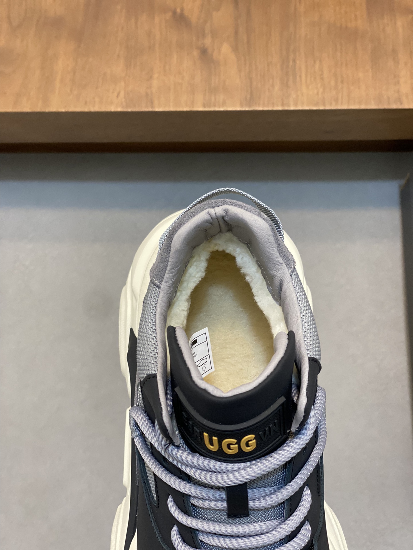 Factory precio UGG encaje hasta suela gruesa deportes zapatos de los hombres. Sentido de la moda de 
