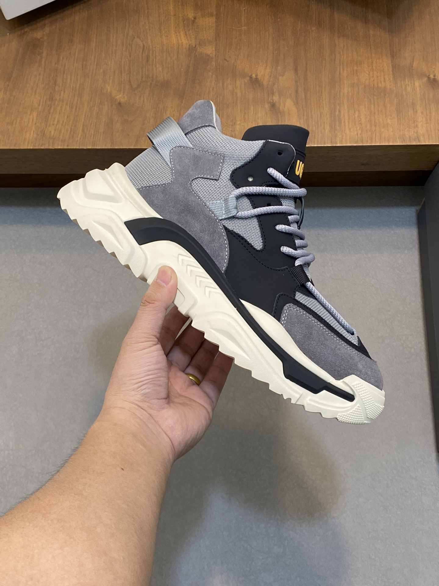 Factory precio UGG encaje hasta suela gruesa deportes zapatos de los hombres. Sentido de la moda de 