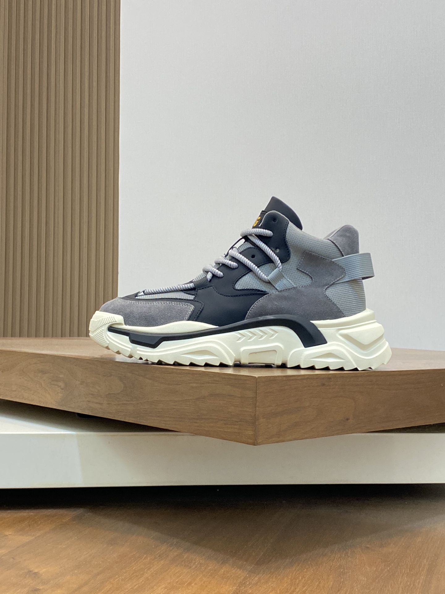 Factory precio UGG encaje hasta suela gruesa deportes zapatos de los hombres. Sentido de la moda de 