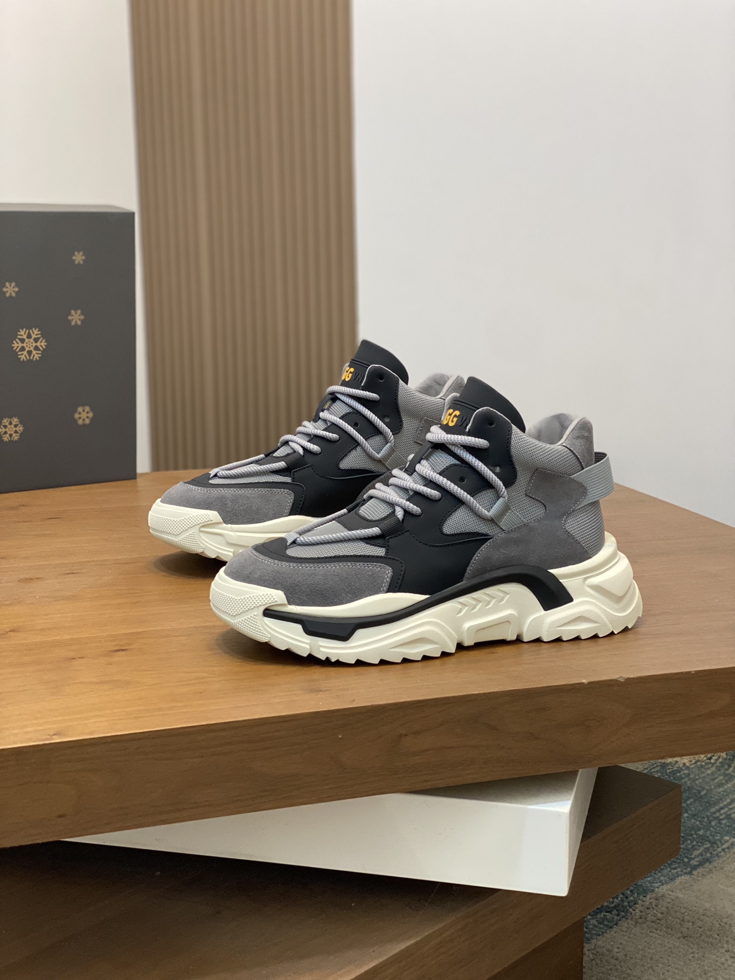 Factory precio UGG encaje hasta suela gruesa deportes zapatos de los hombres. Sentido de la moda de 