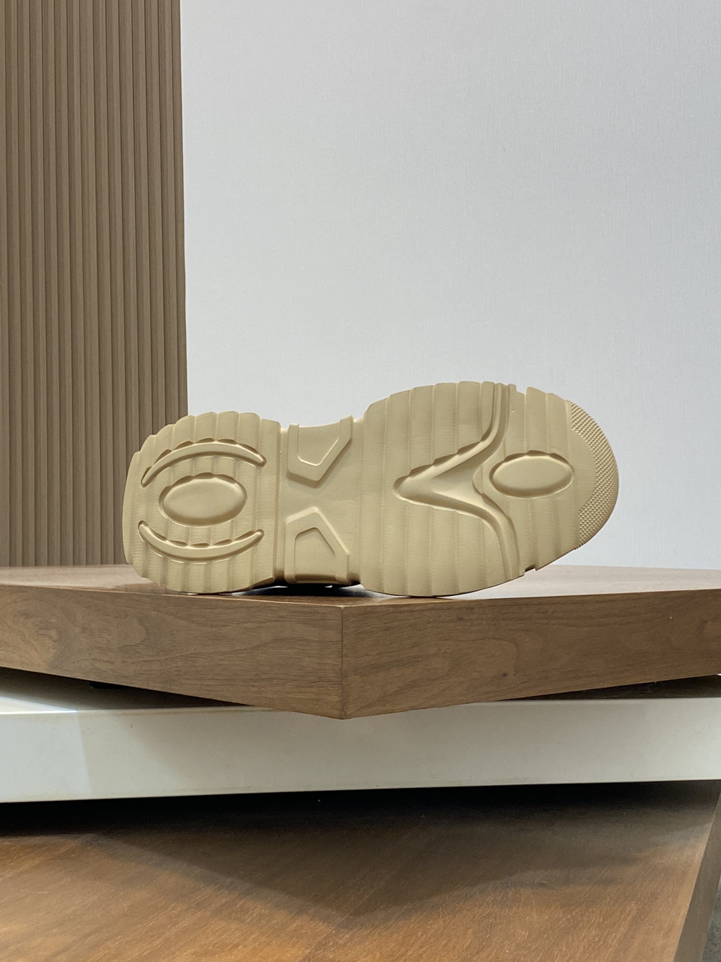 Factory precio UGG encaje hasta suela gruesa deportes zapatos de los hombres. Sentido de la moda de 