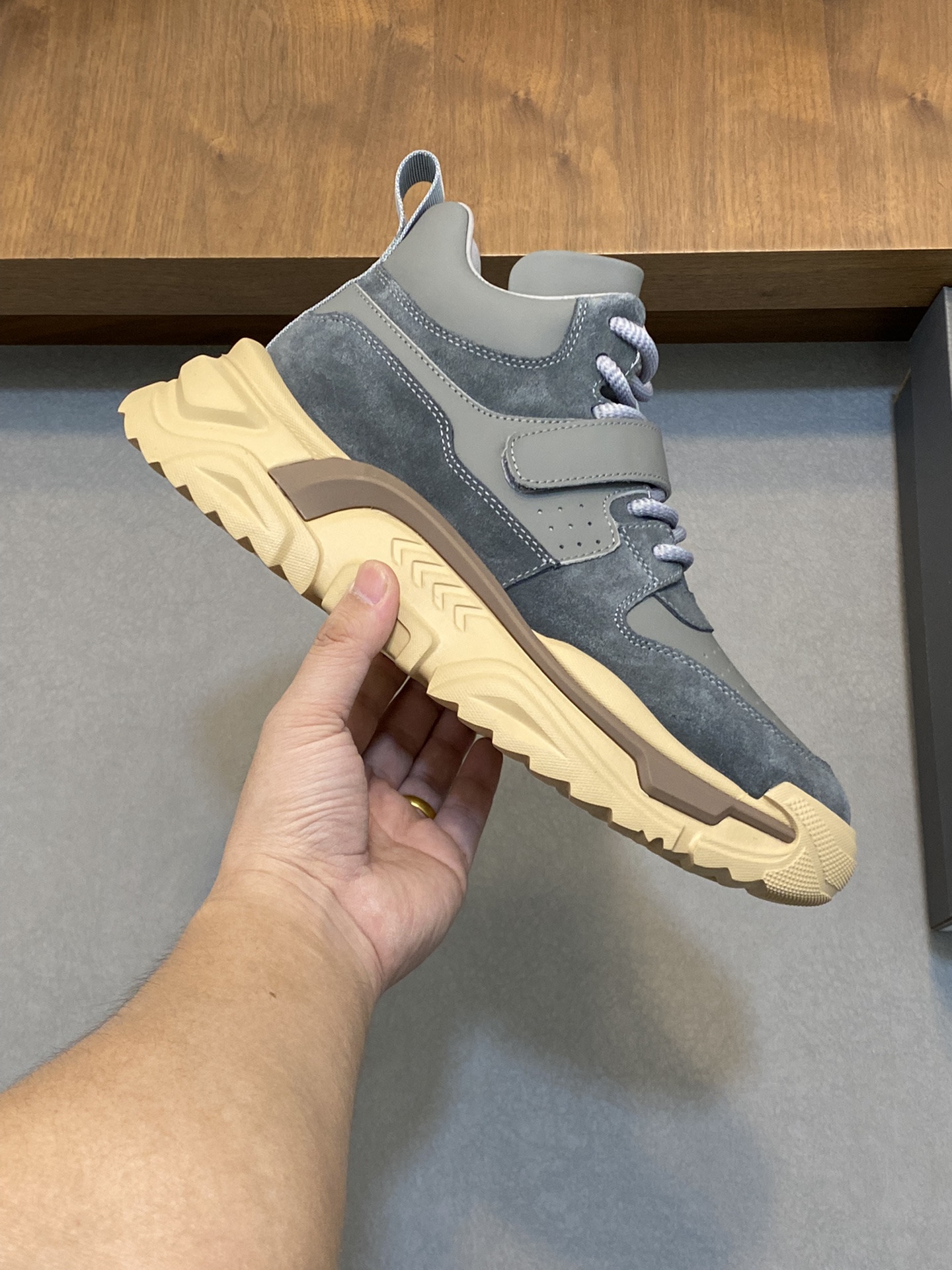 Factory precio UGG encaje hasta suela gruesa deportes zapatos de los hombres. Sentido de la moda de 