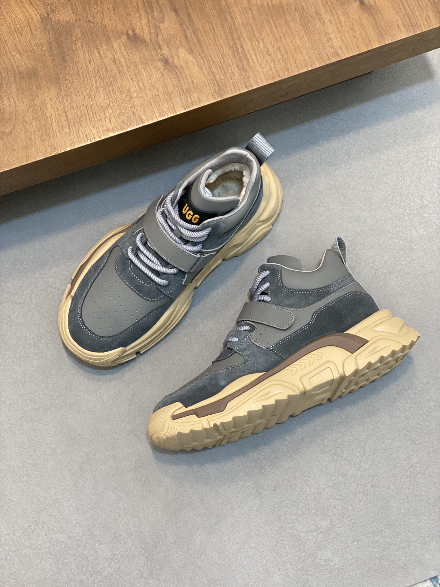 Factory precio UGG encaje hasta suela gruesa deportes zapatos de los hombres. Sentido de la moda de 