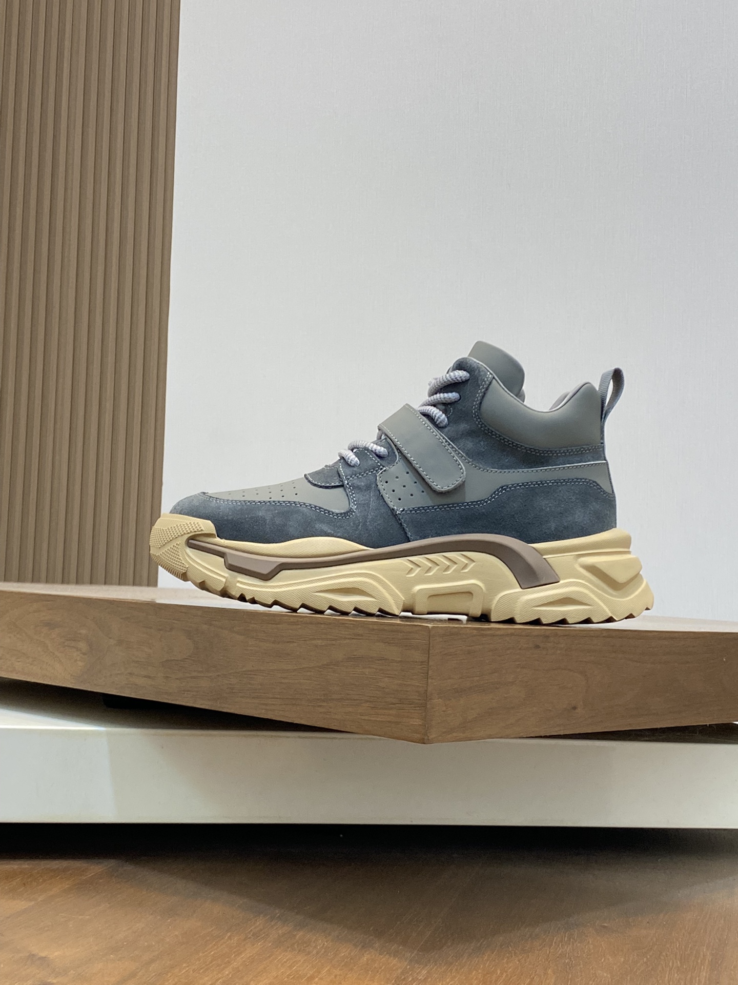Factory precio UGG encaje hasta suela gruesa deportes zapatos de los hombres. Sentido de la moda de 
