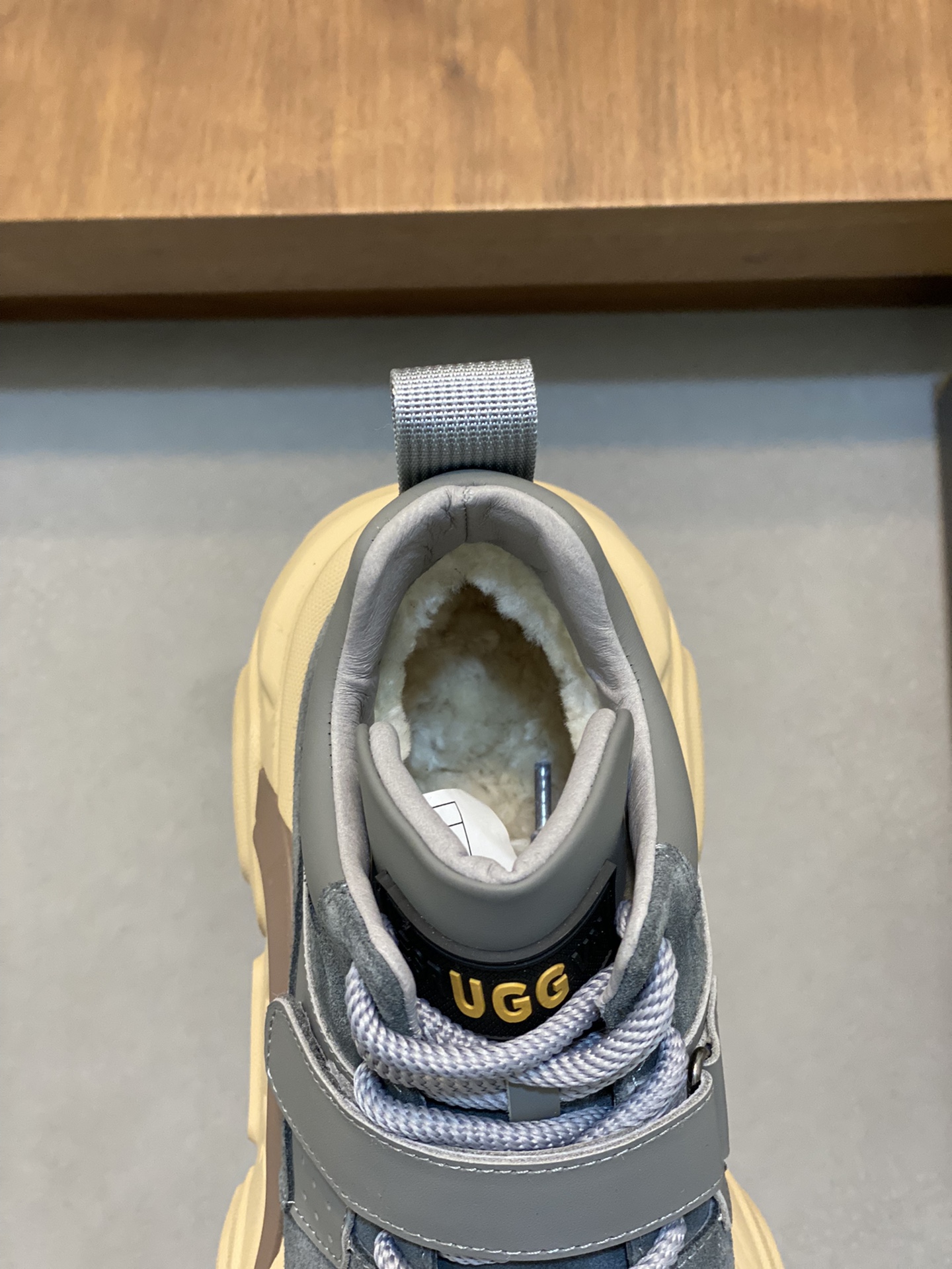Factory precio UGG encaje hasta suela gruesa deportes zapatos de los hombres. Sentido de la moda de 