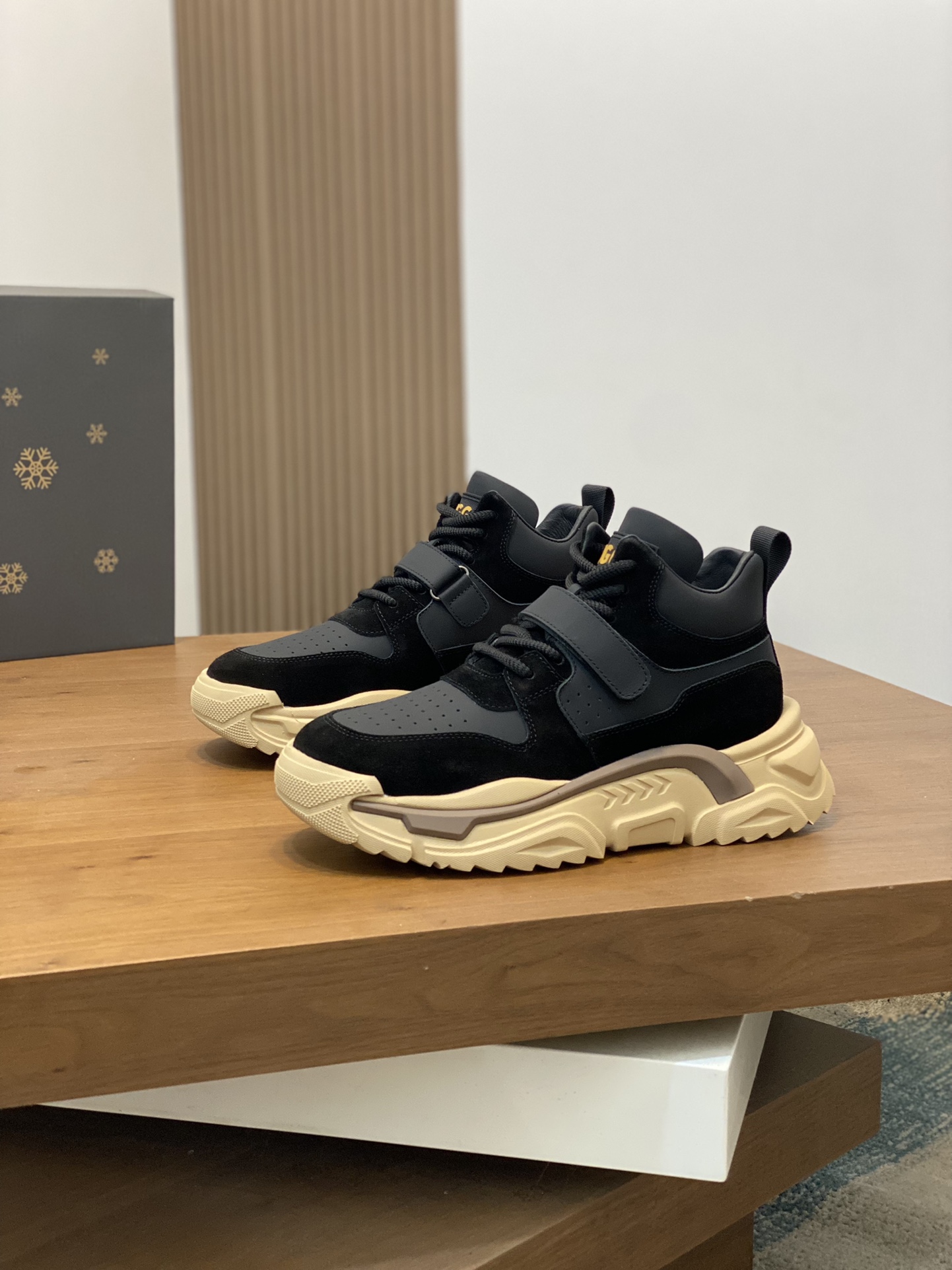 Factory precio UGG encaje hasta suela gruesa deportes zapatos de los hombres. Sentido de la moda de 