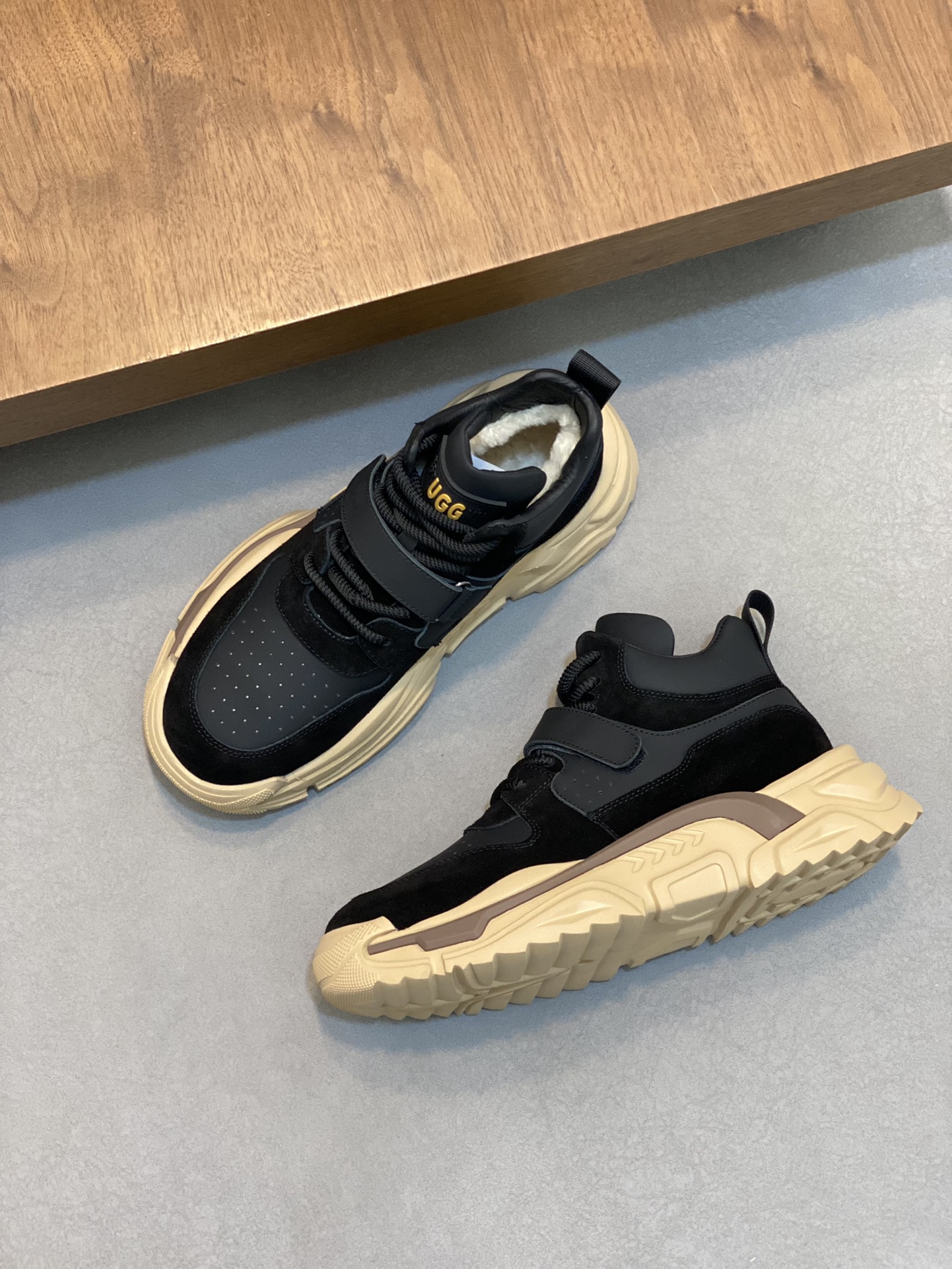 Factory precio UGG encaje hasta suela gruesa deportes zapatos de los hombres. Sentido de la moda de 
