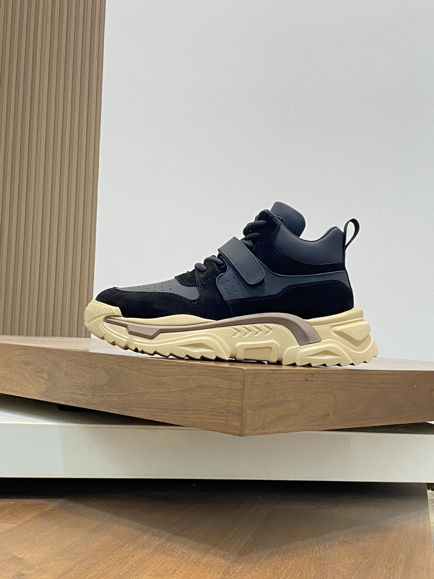 Factory precio UGG encaje hasta suela gruesa deportes zapatos de los hombres. Sentido de la moda de 