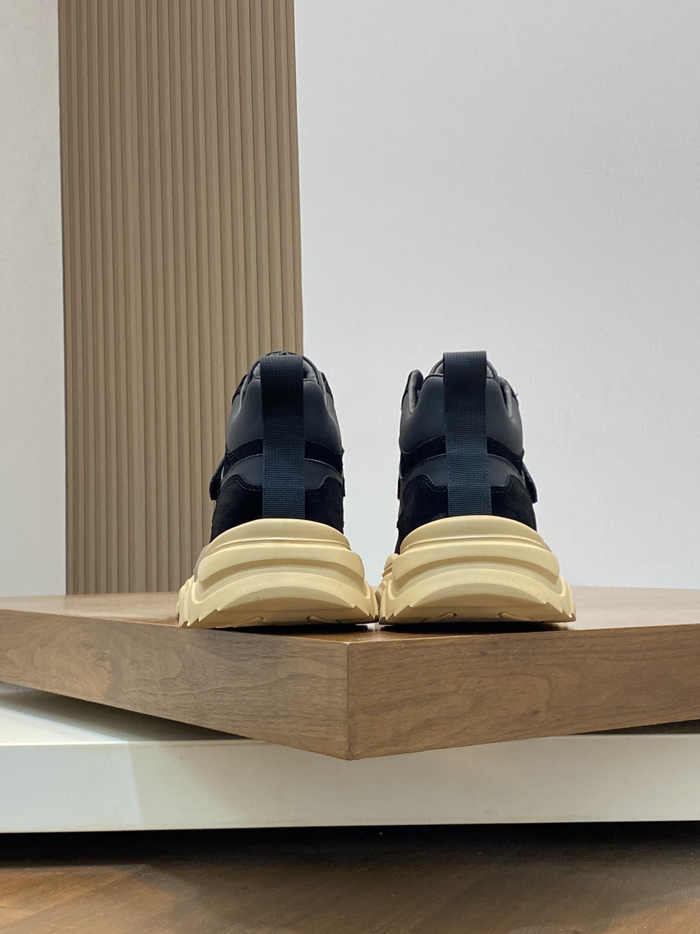 Factory precio UGG encaje hasta suela gruesa deportes zapatos de los hombres. Sentido de la moda de 